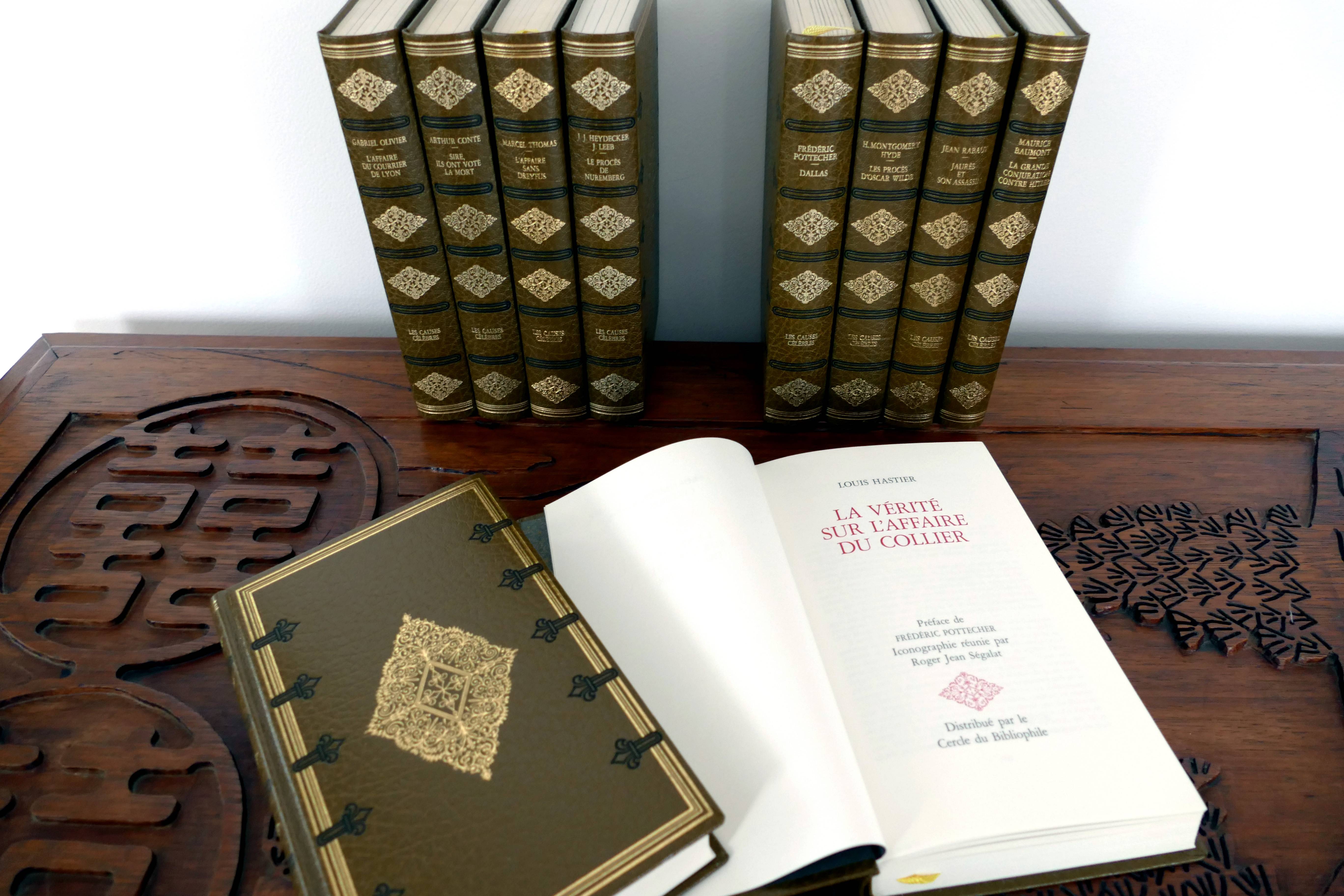 Collection neuve de 10 livres « Les causes célèbres » par divers auteurs