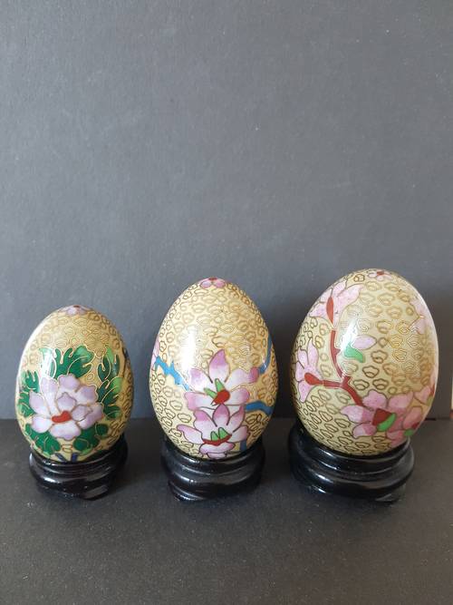 Collection d’oeufs en cloisonné anciens