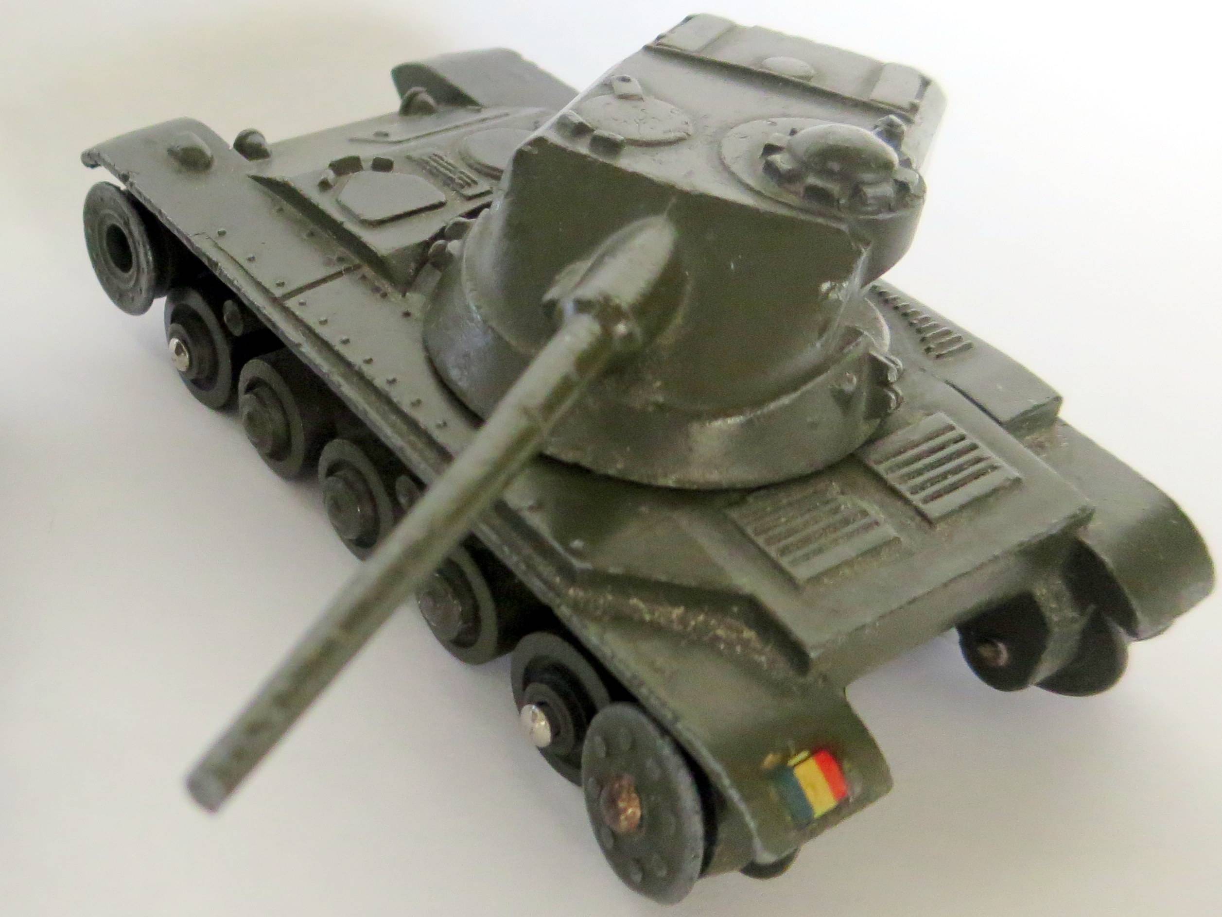 Collection vintage Dinky Toys -’char A.M.X’- 80 c -Made in France