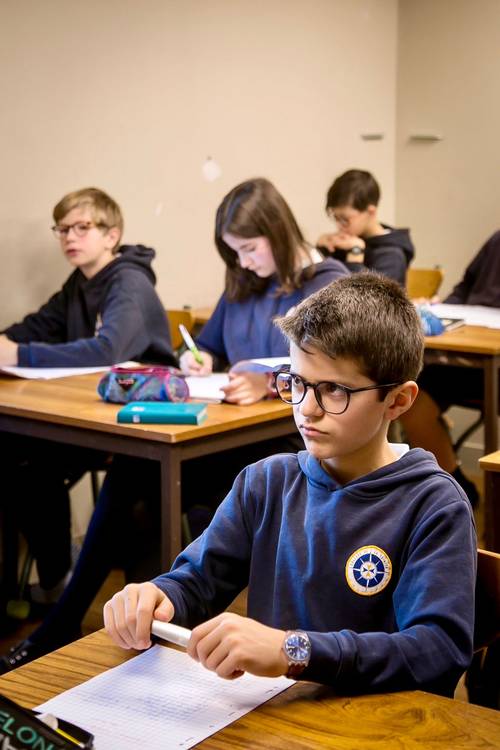 Recrute professeur de physique-chimie H/F à partir du mois de novembre