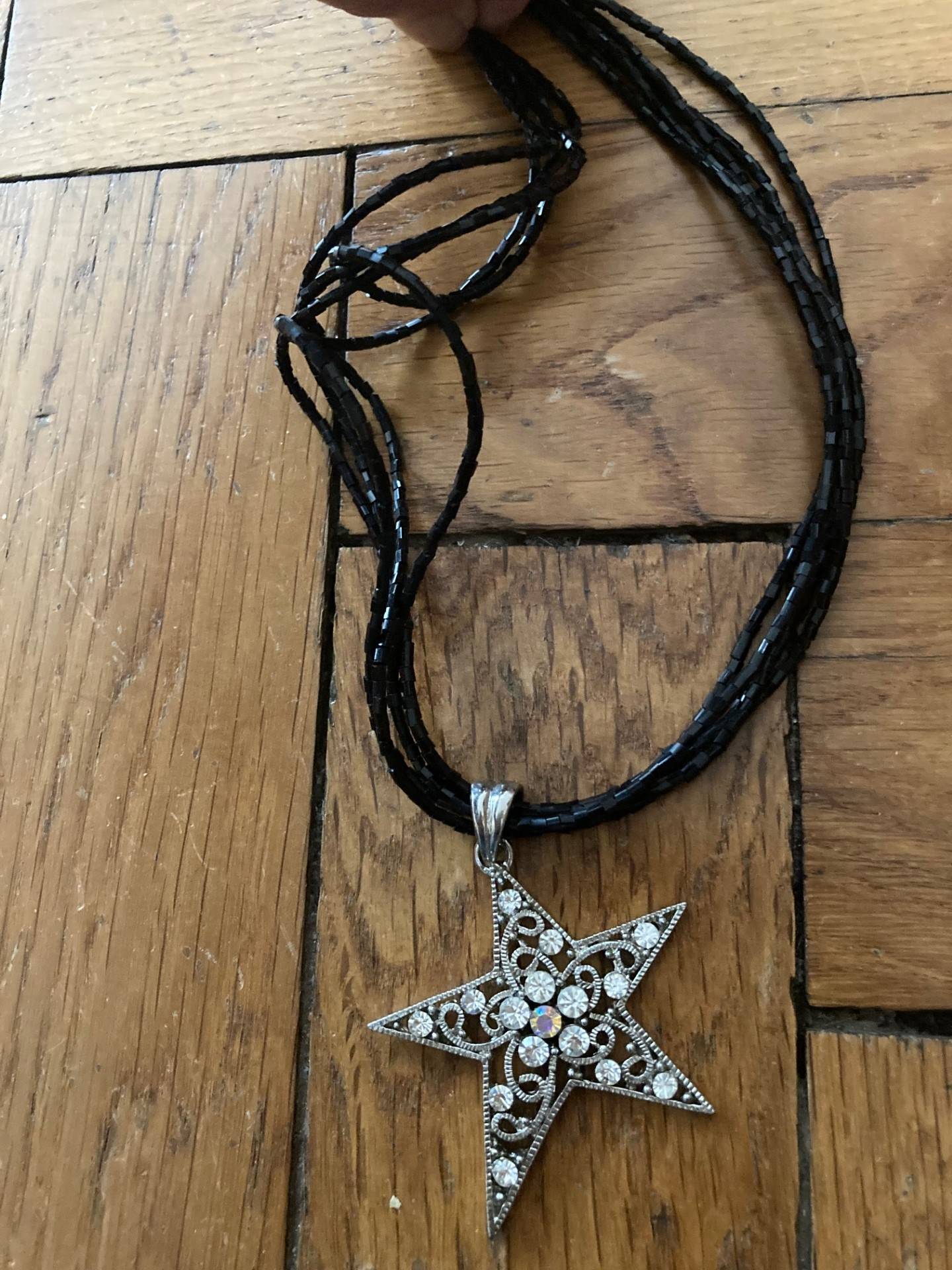 Collier avec pendentif en strass en forme d’étoile