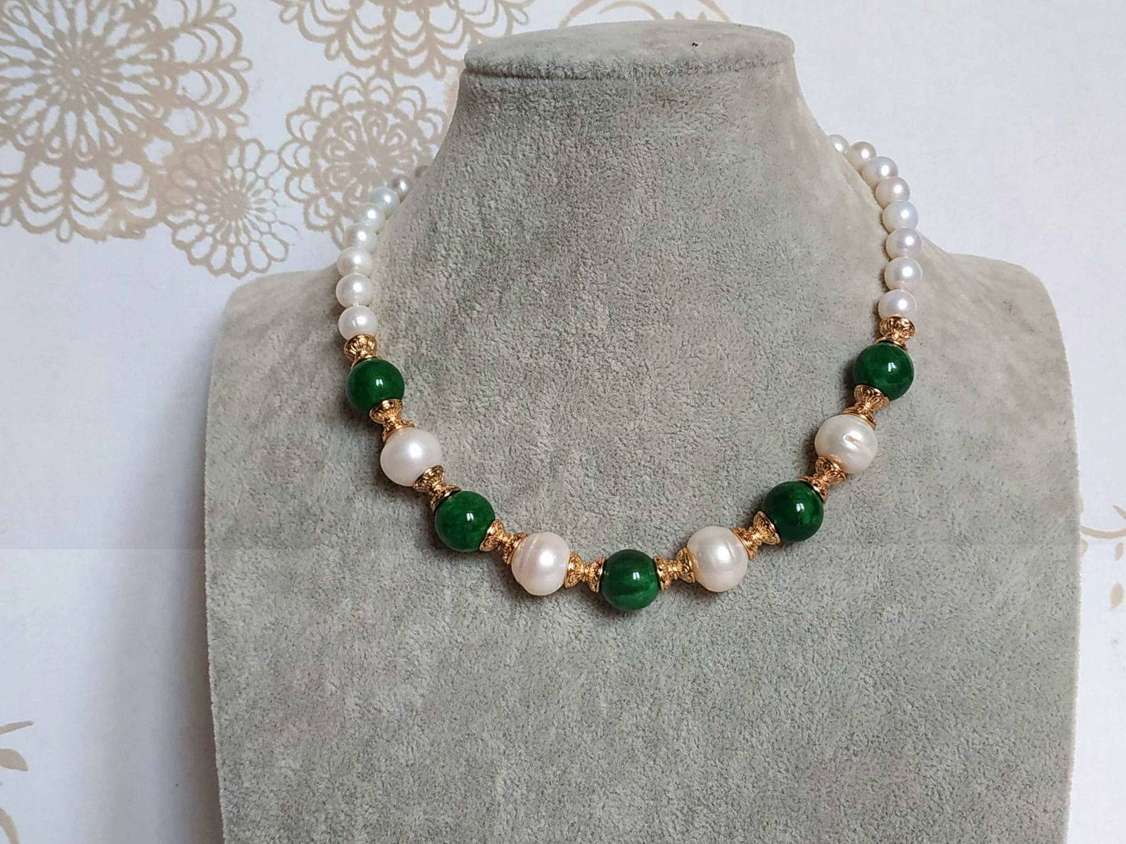 Vends Collier de perles de culture et jade