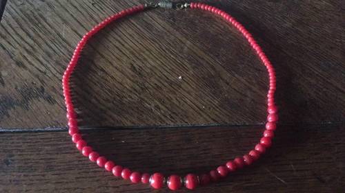 Collier pierre rouge (neuf jamais porté)