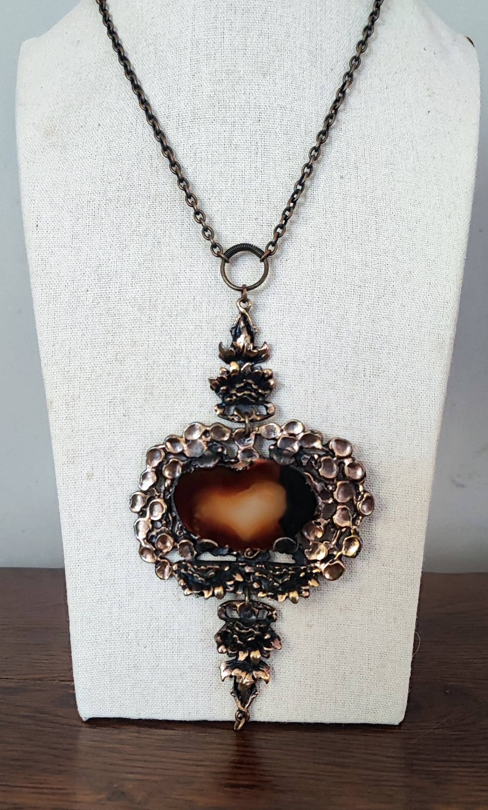Vends collier long - style brutaliste - en bronze + agate - signé P. Sarpaneva - années 60/70