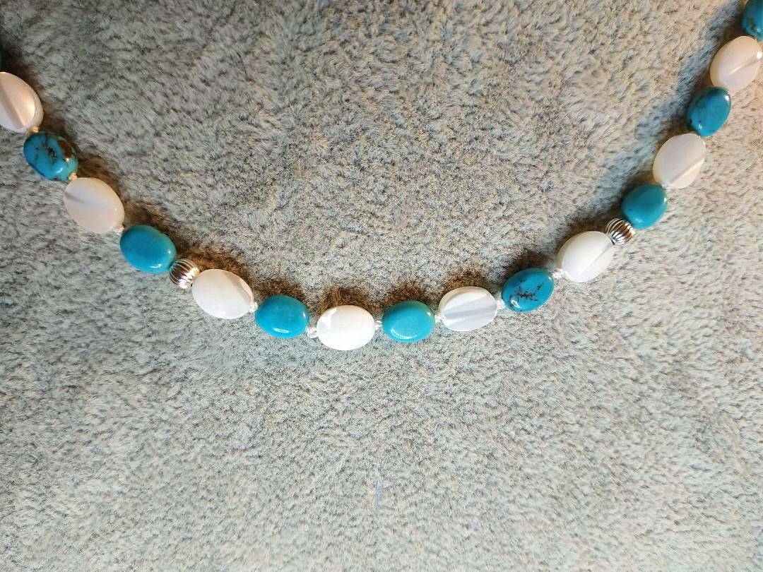 Collier de turquoise et nacre blanche