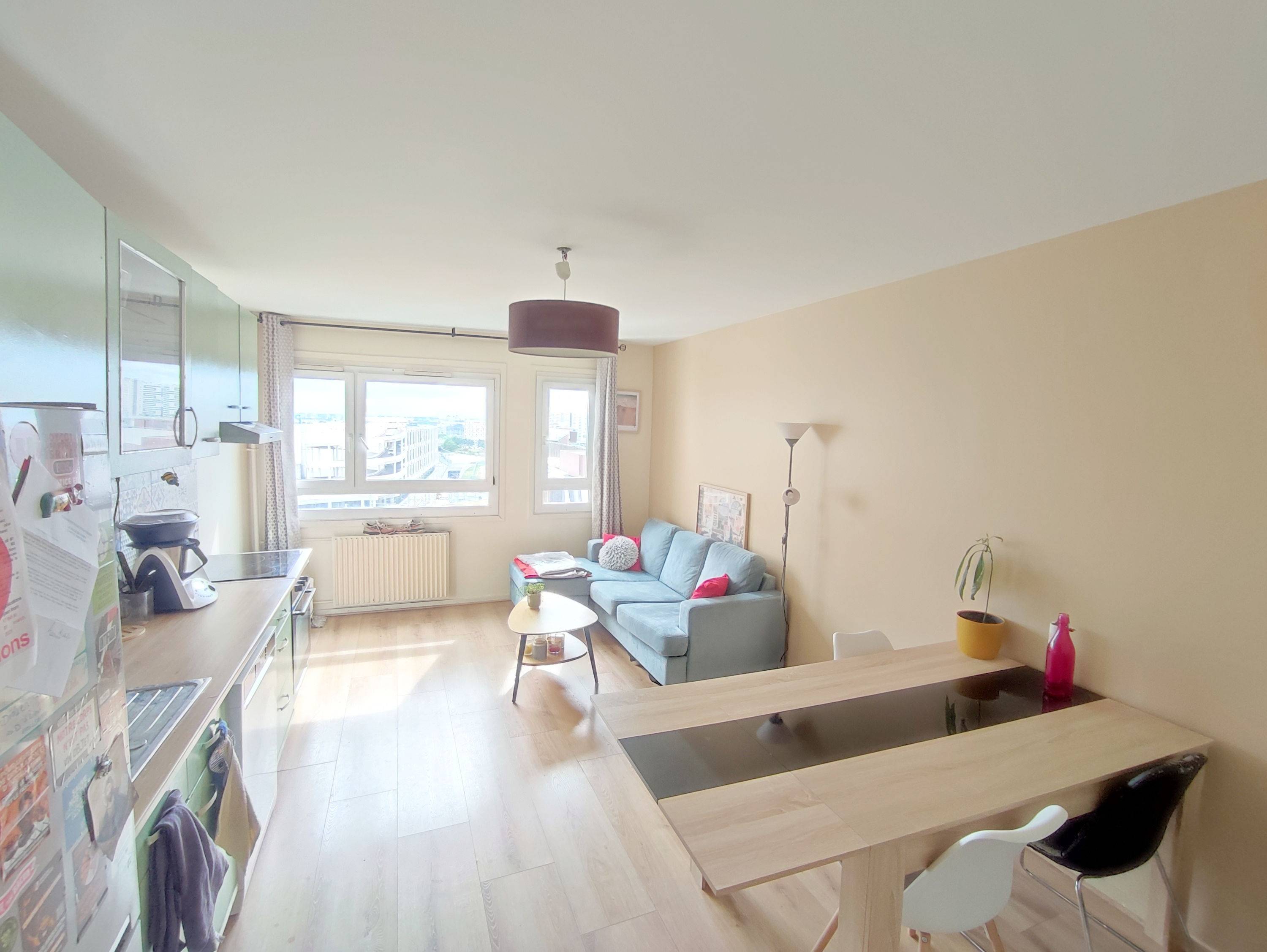 Propose colocation appartement 65m² Paris 18ème en étage élevé