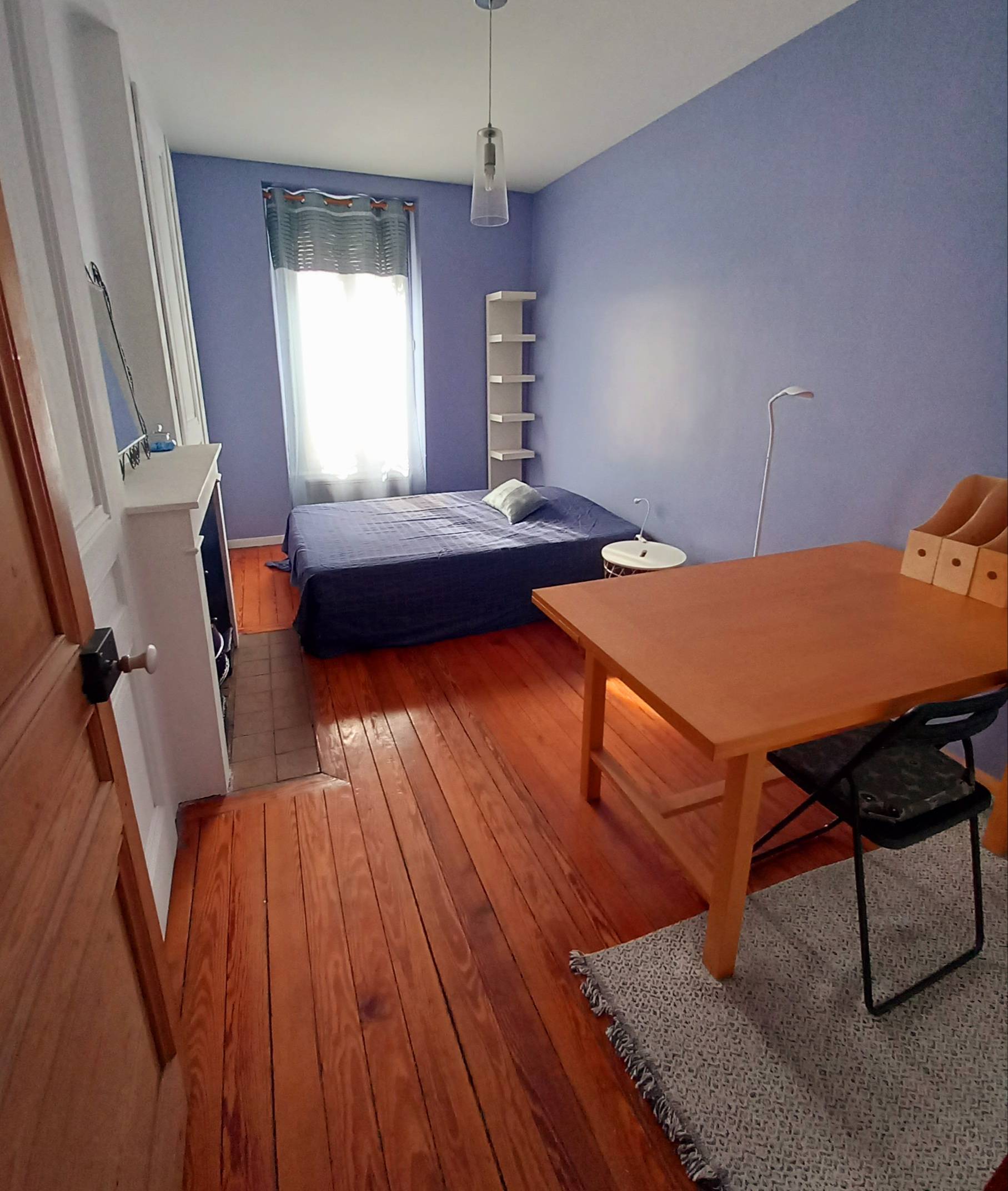 Loue chambre meublée 60m² chez moi pour 1 personne