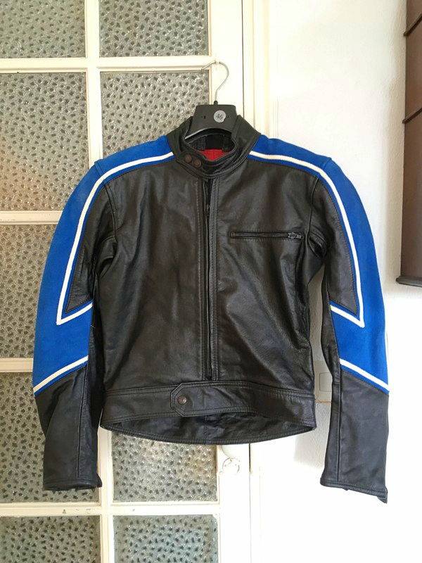 Combinaison moto en cuir marque Dainese, taille 44