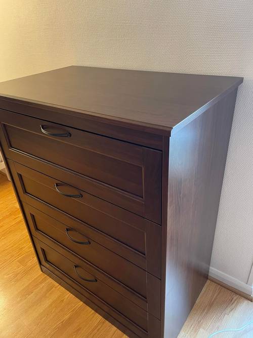 Commode Ikea en très bon état