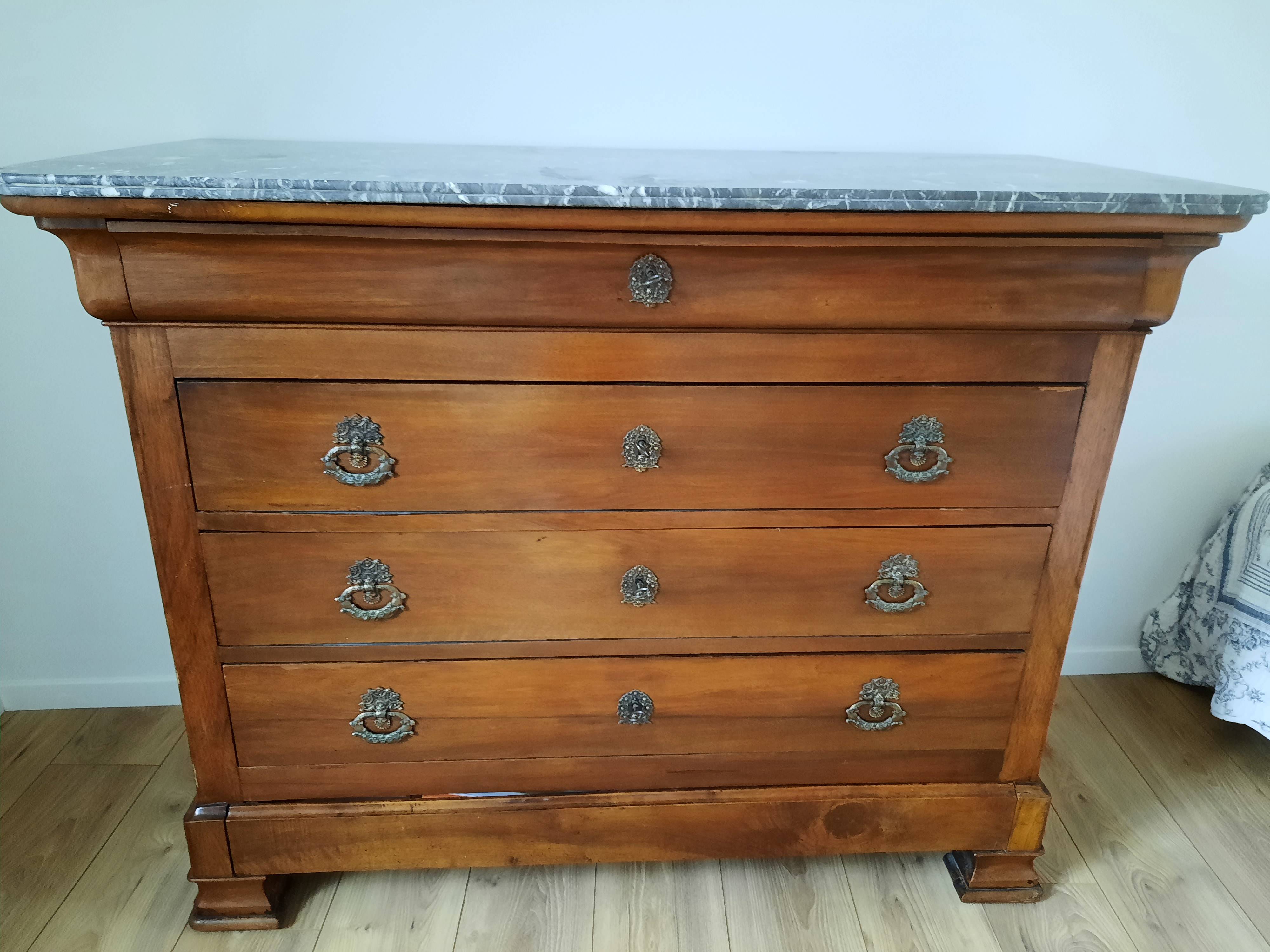 Commode Louis Philippe avec marbre noir