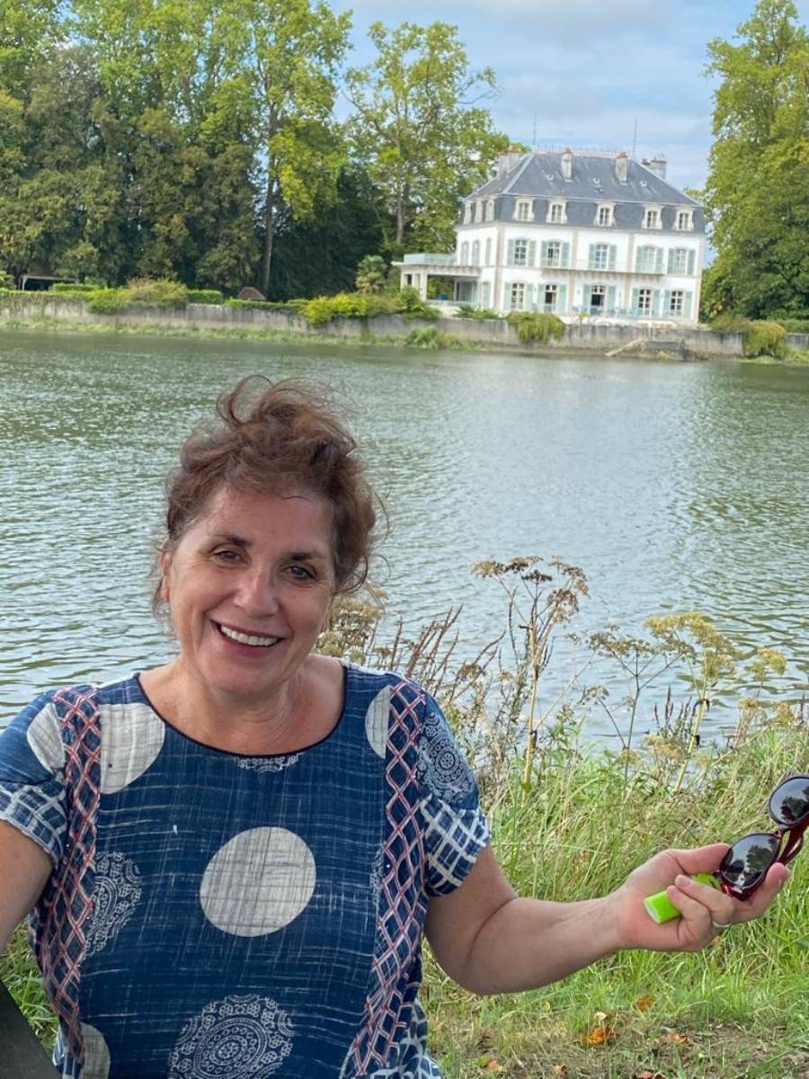 Propose services de dame De compagnie