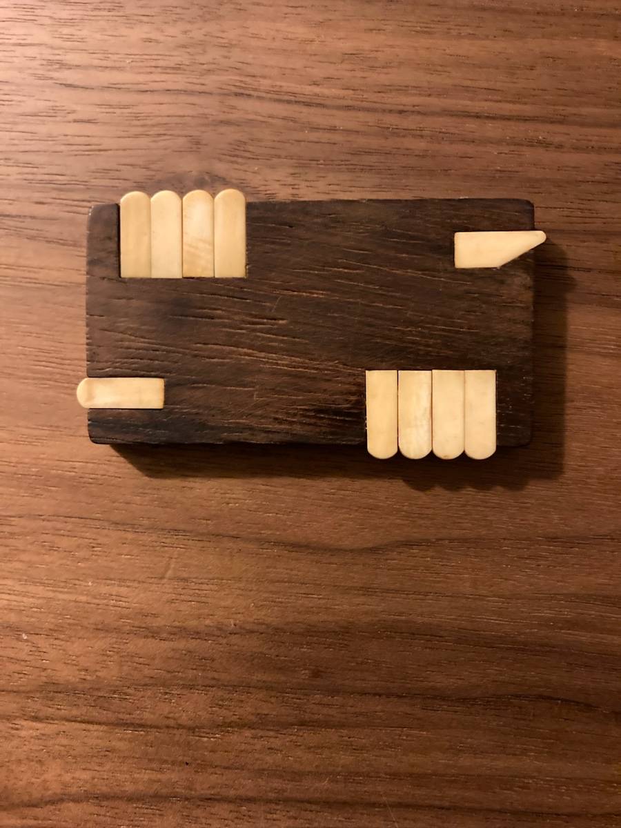 Vends compteur de points pour joueurs de cartes en bois et incrustations, il est en parfait état