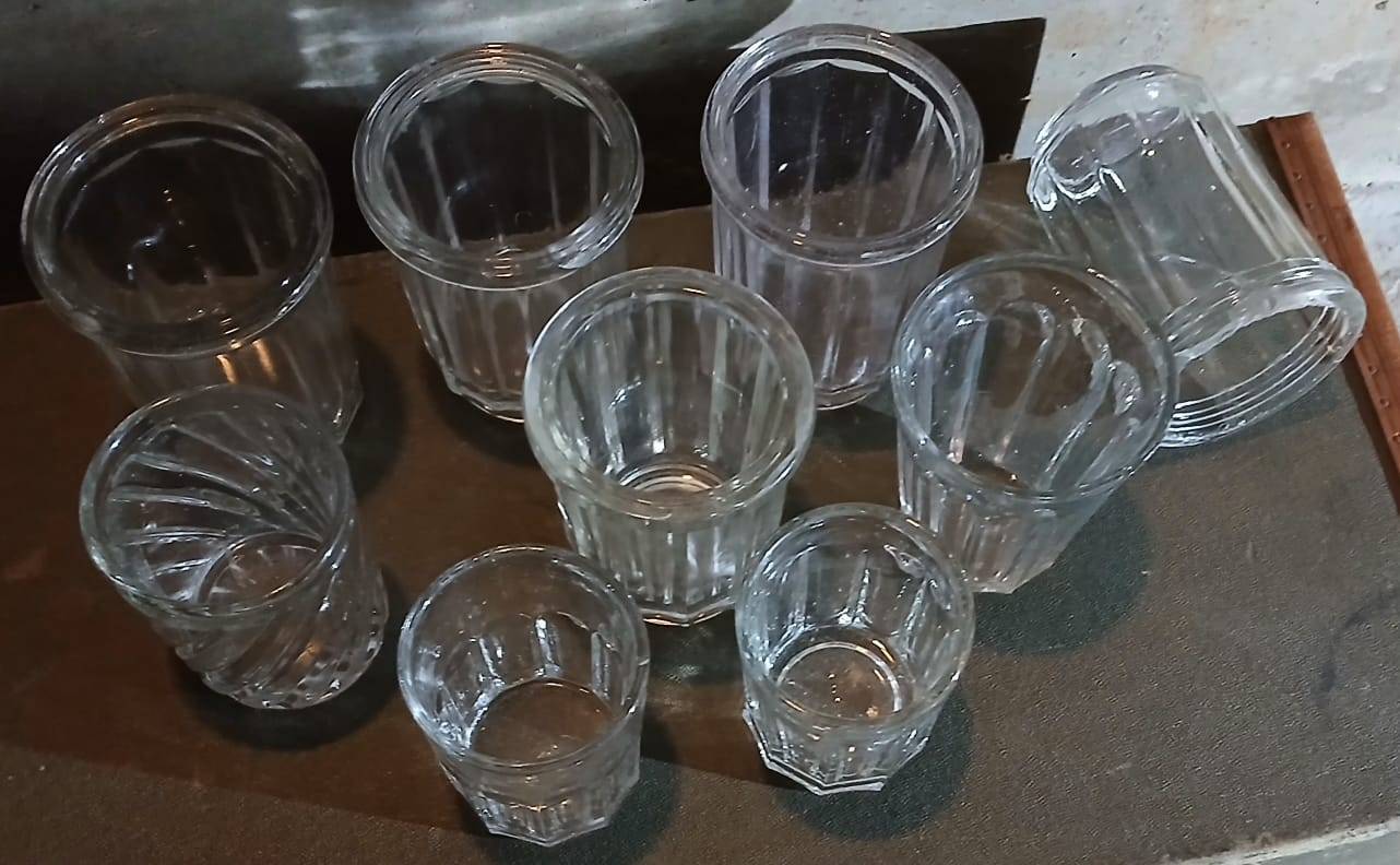 Pots à confiture, gelée, anciens, hauts en verre épais
