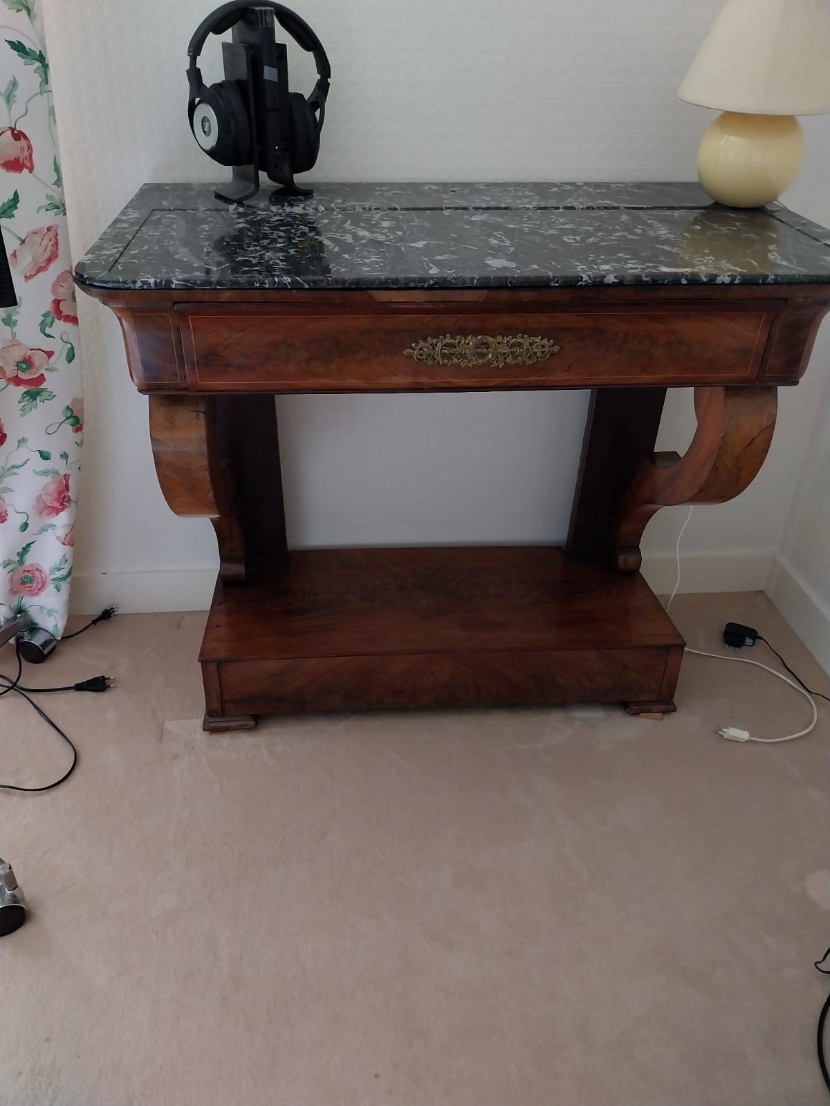 CONSOLE EN PLACAGE D’ACAJOU