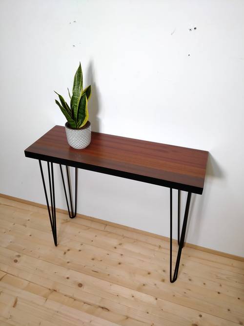 Console en sapelli massif teinté sur pieds épingles noirs