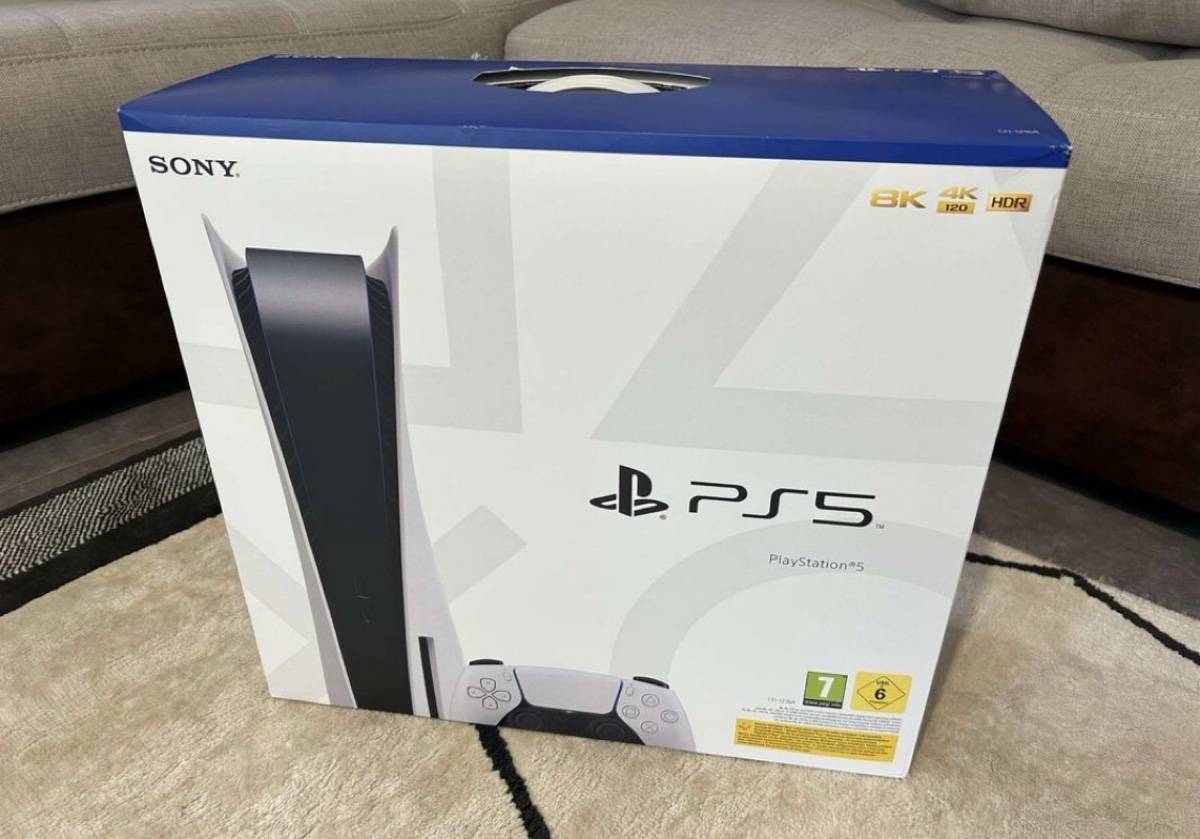 Vends console Sony PS5 - Standard edition disque neuve
