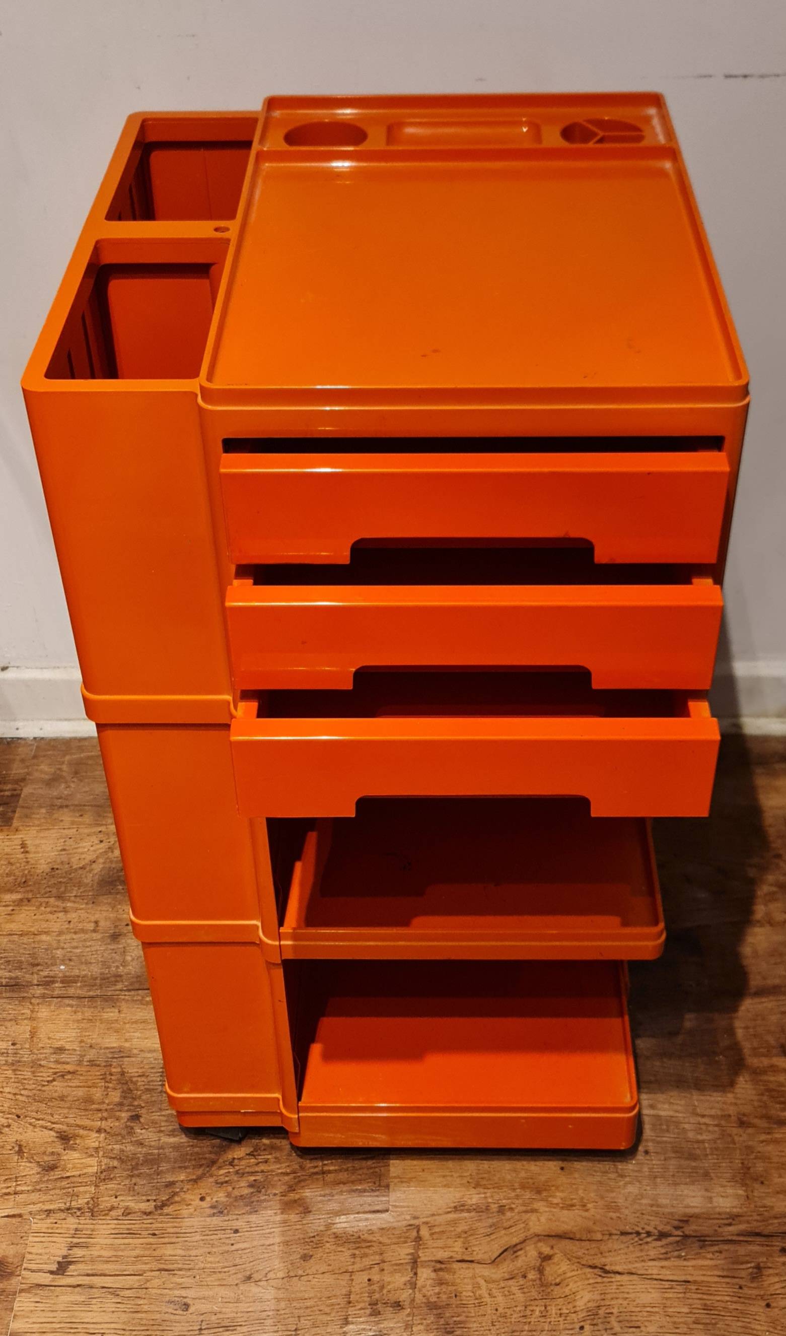 Console vintage à roulette orange
