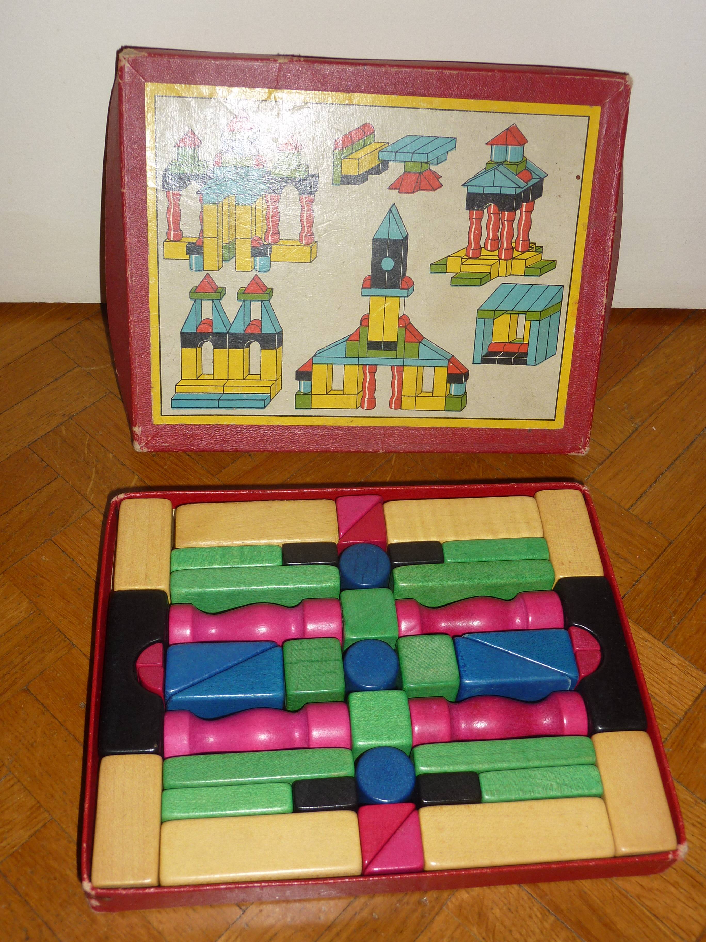 Jeu de construction en bois comme neuf