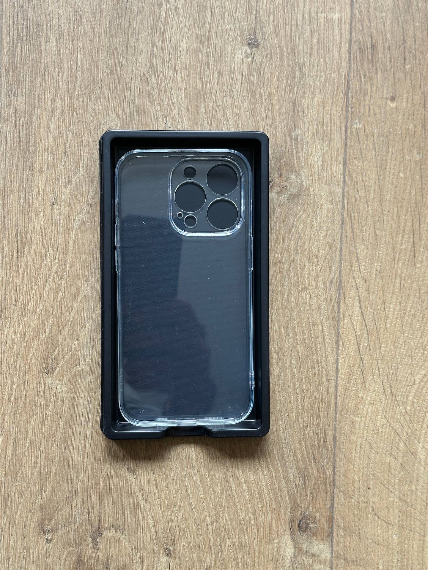 Vends coque iPhone 14 Pro transparente neuve