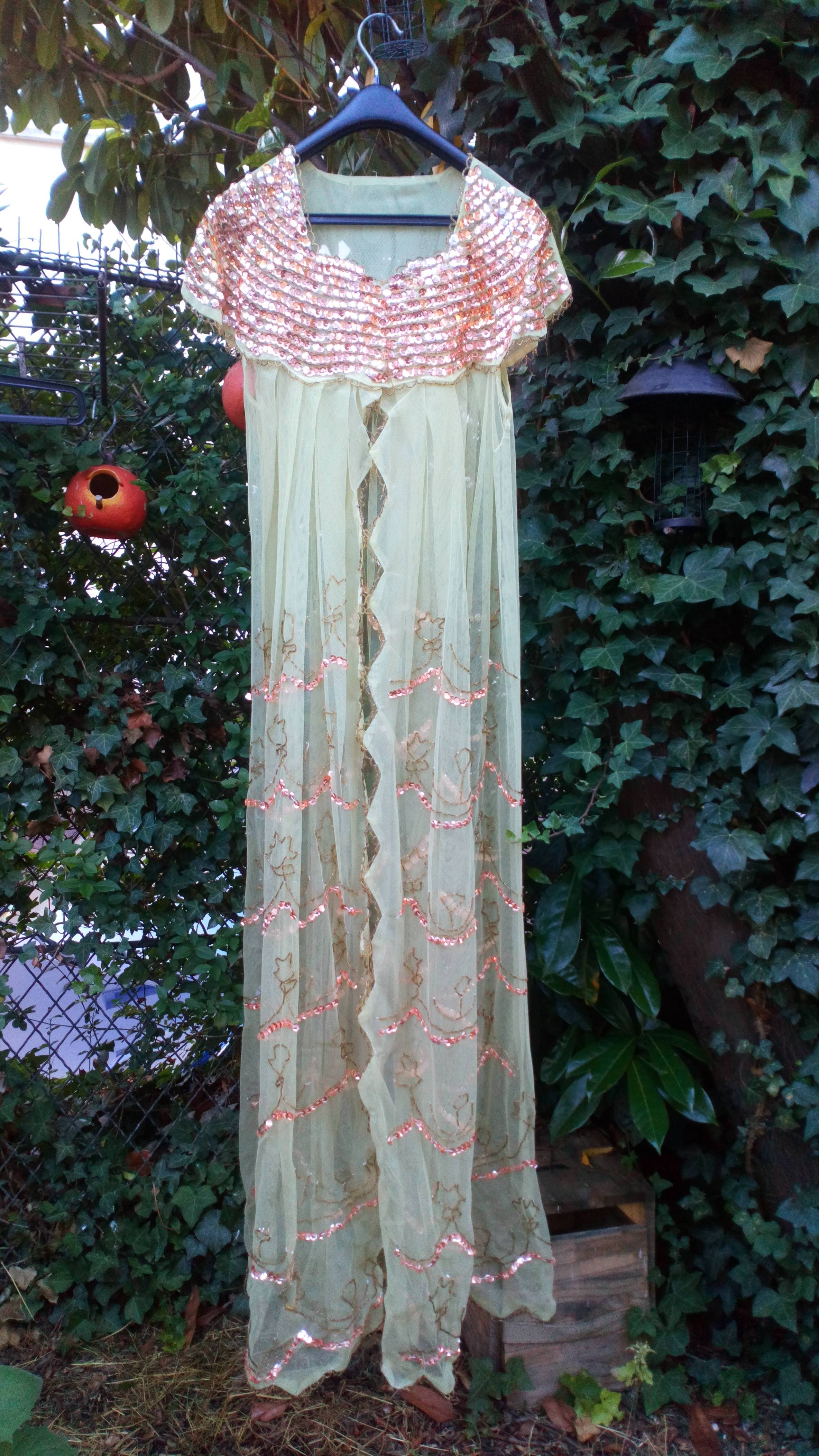 Costume théâtre déguisement Taille 40/42 sur Gens de Confiance