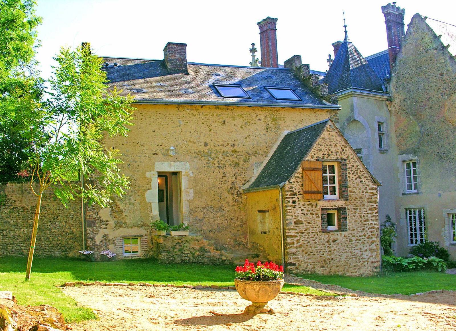 Loue maison dans parc de château à 2h de Paris - 4 couchages - Conflans-sur-Anille (72)