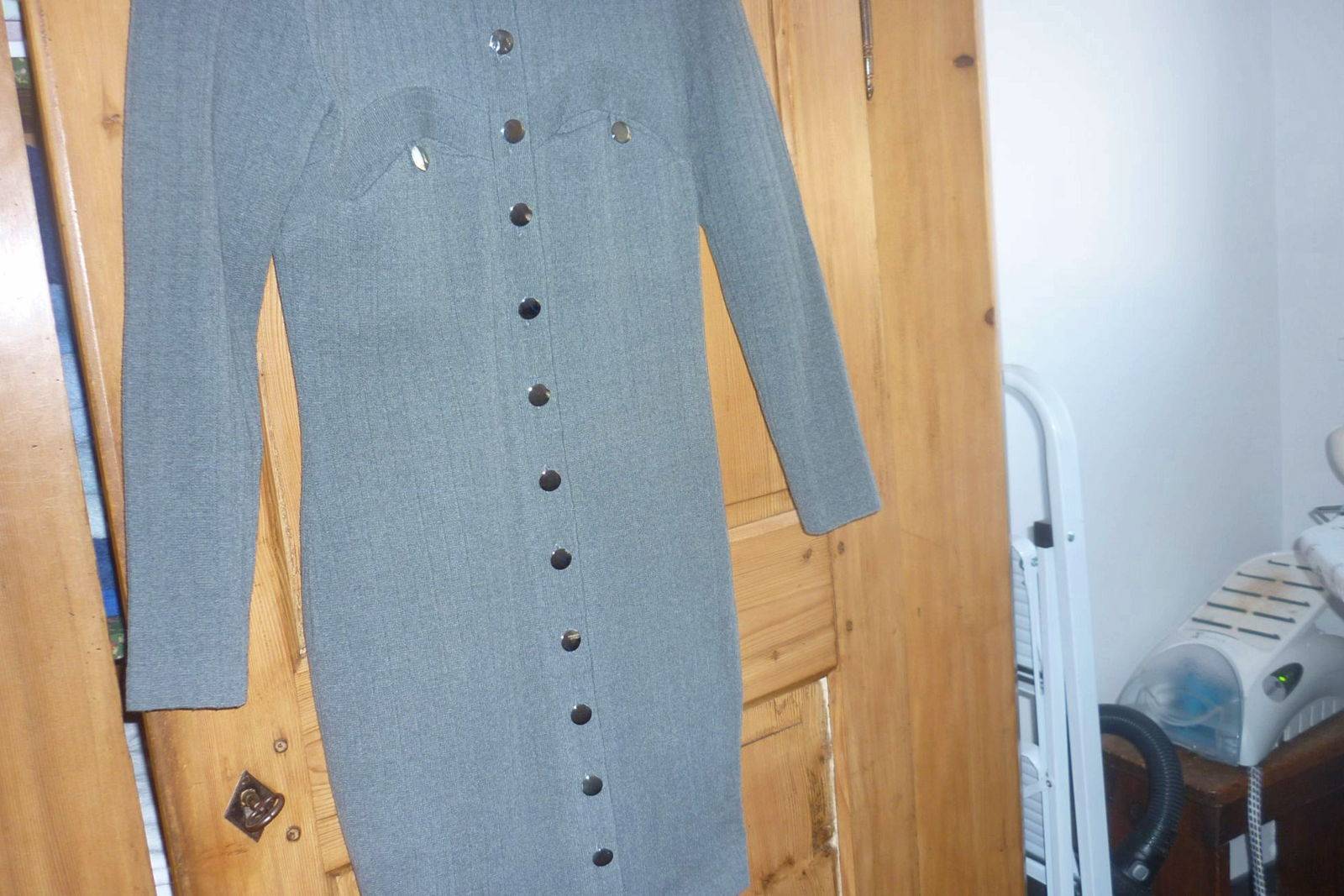 Robe de couleur "gris souris " taille 36 marque SAXO PARIS