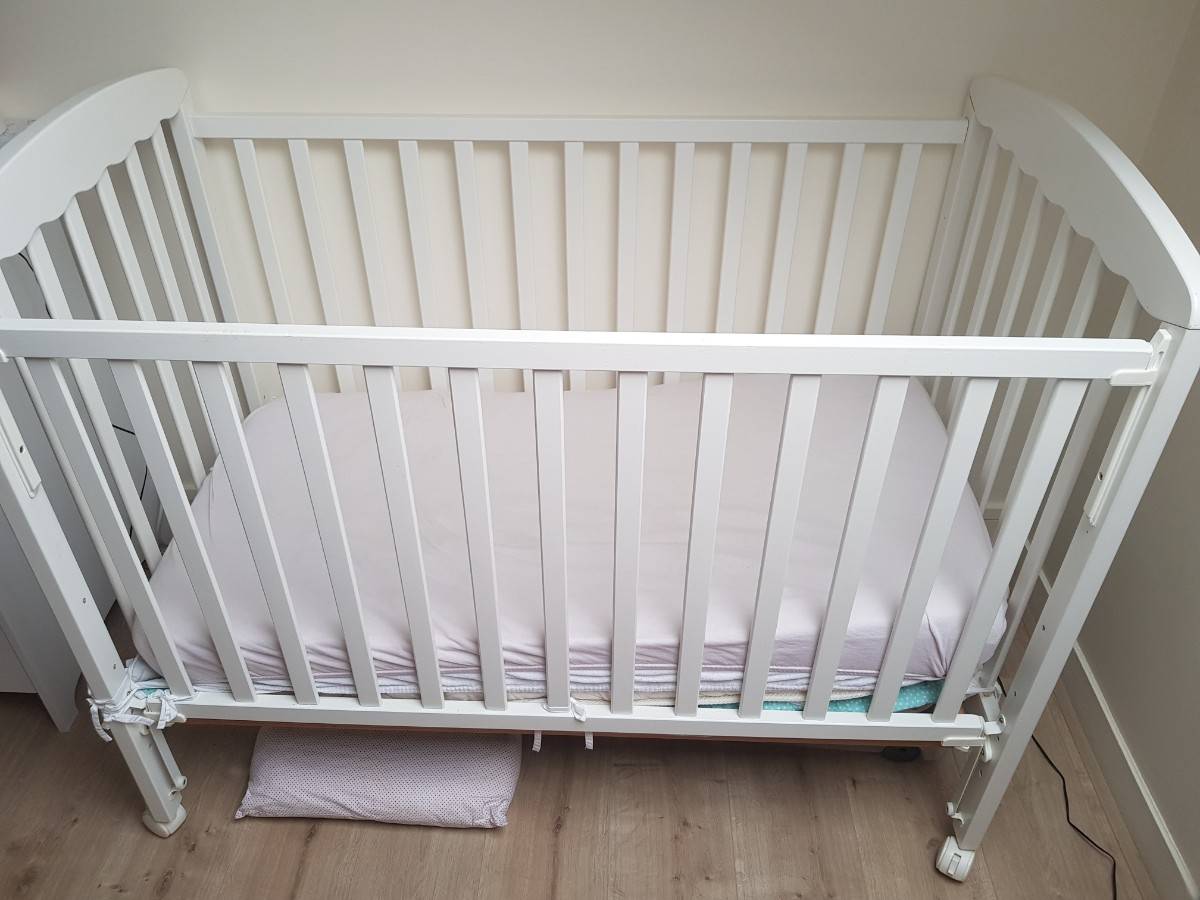 Lit bébé coulissant blanc + matelas 60x120