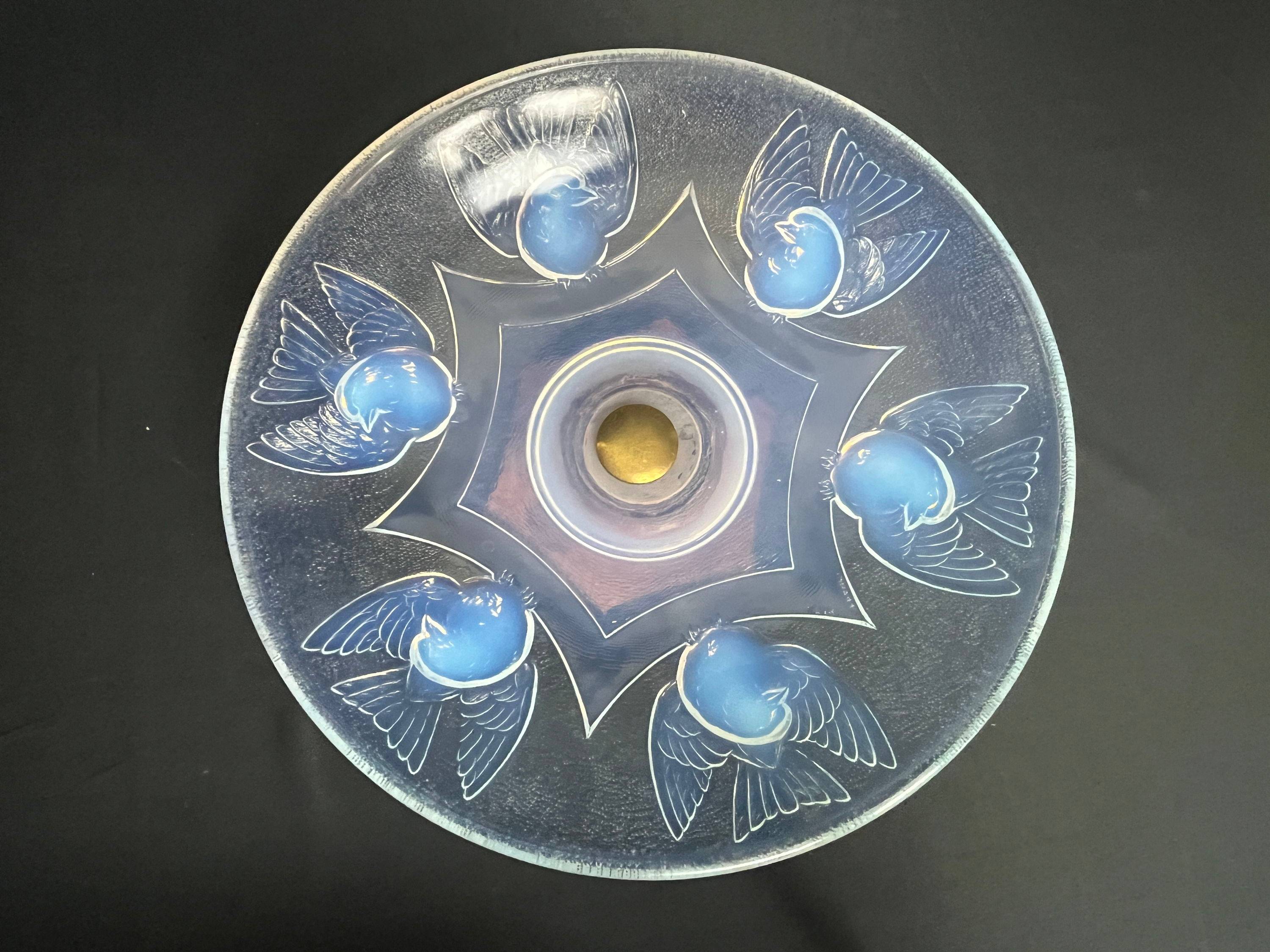 Vends coupe aux oiseaux en verre opalescent signée Ezan vers 1930