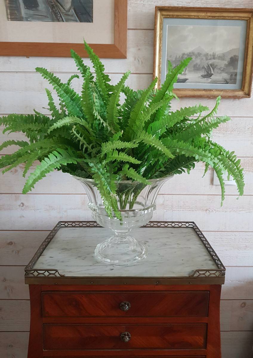 Très chic grande coupe en verre pressé moulé Art Déco non signée et en très bon état