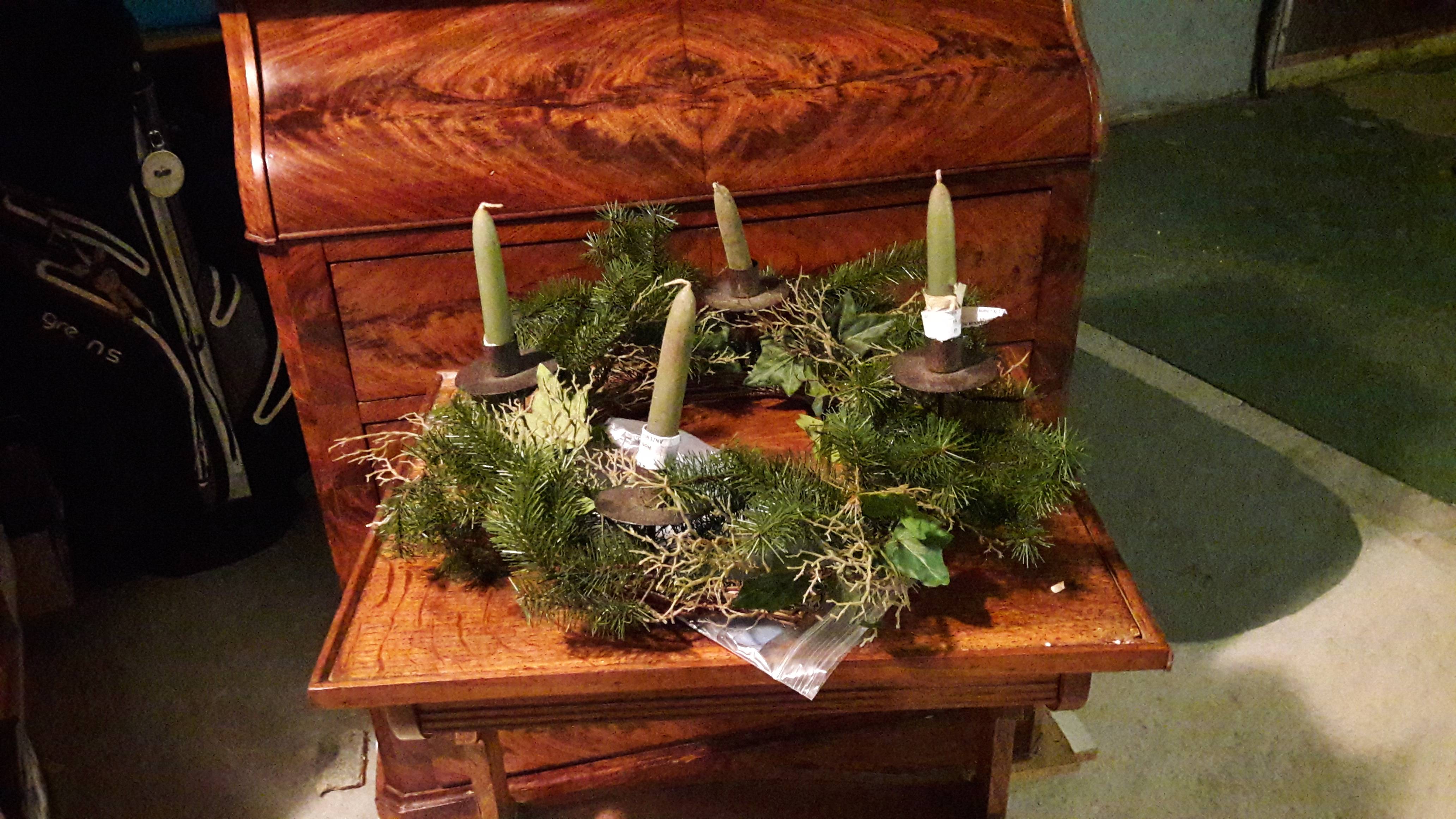 Vends couronne de table + boules
