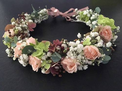 Couronnes de fleurs fraiches pour sublimer une coiffure