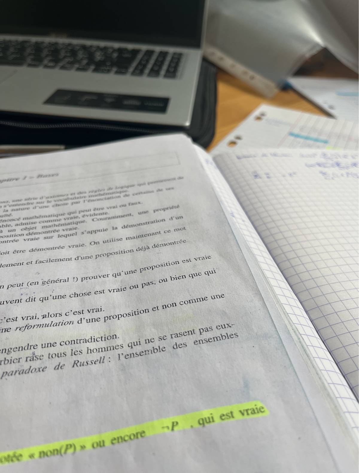 Propose cours de mathématiques, physique, chimie, informatique et SVT