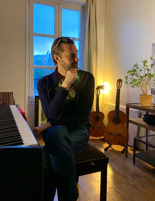 Propose Cours de musique à Boulogne. Piano Guitare