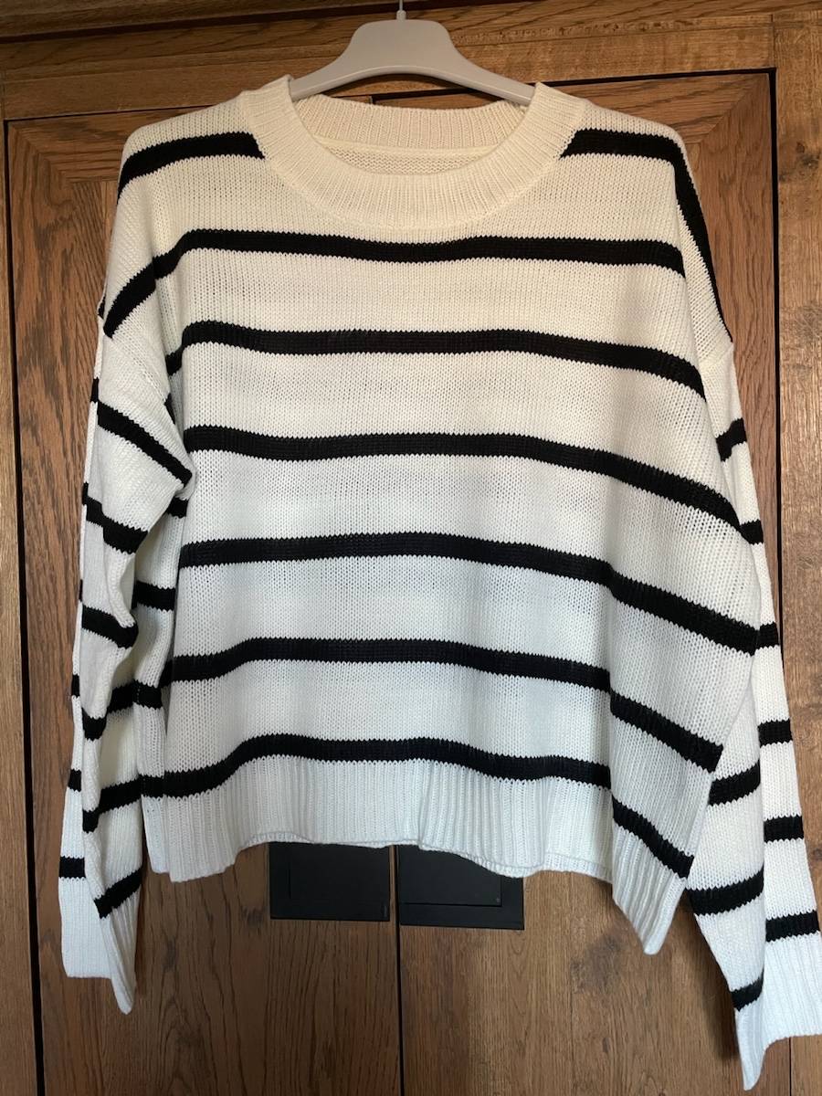 Pull court rayé