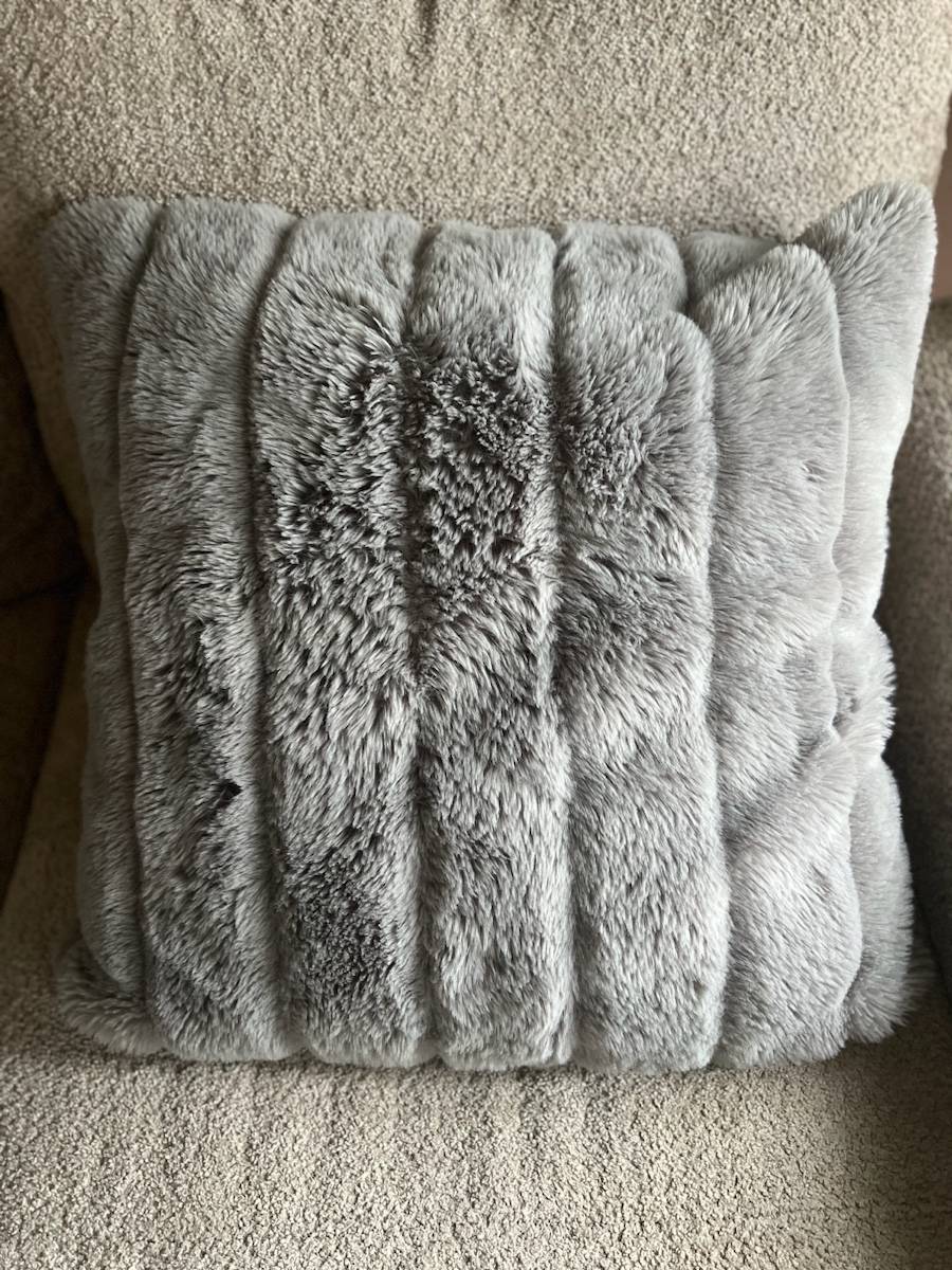 Coussin Madura en fausse fourrure