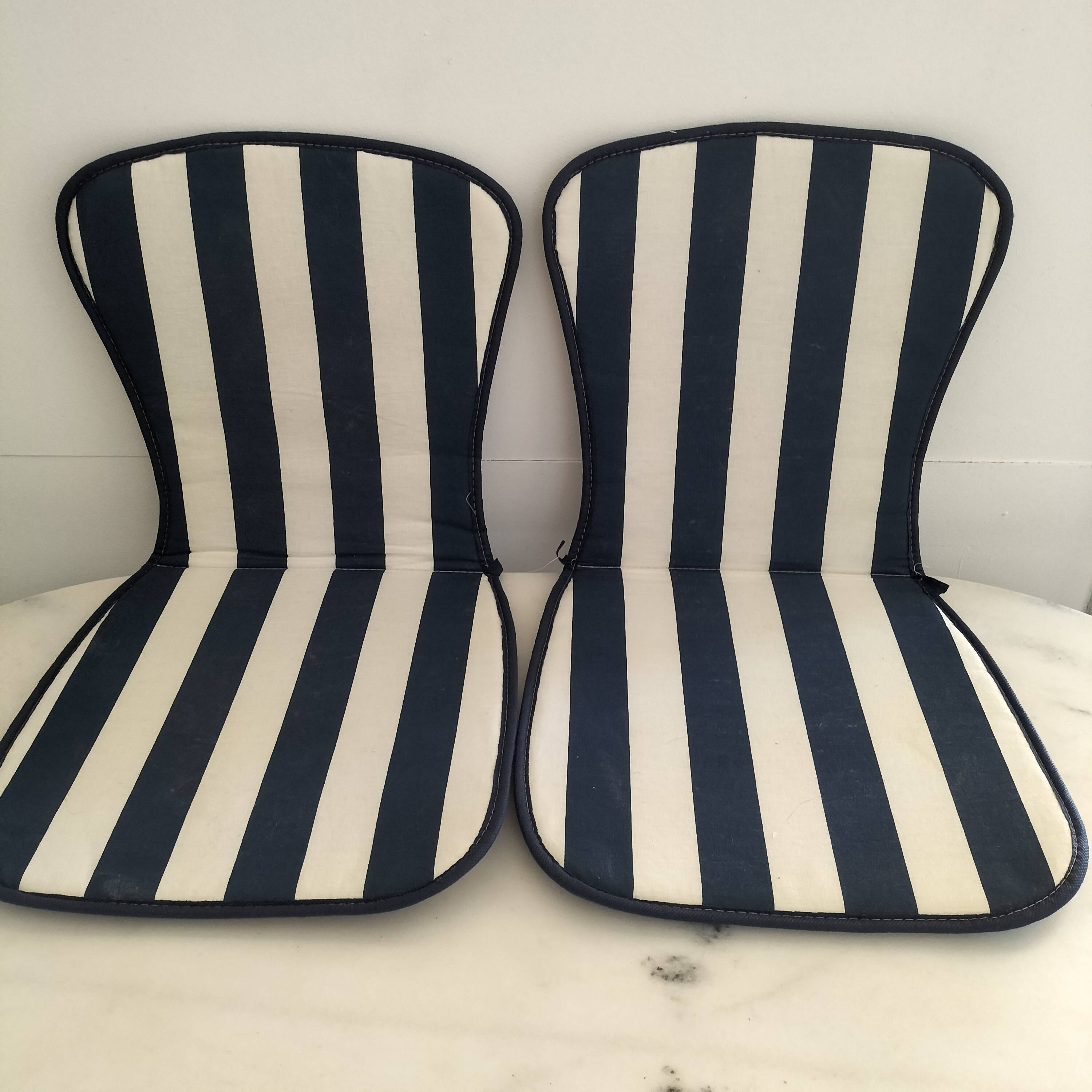 Vends 2 coussins pour sièges de jardin