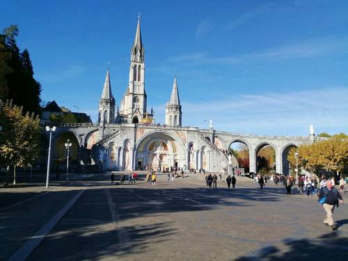 Propose 3 places dans covoiturage pour Lourdes - Toussaint 2021