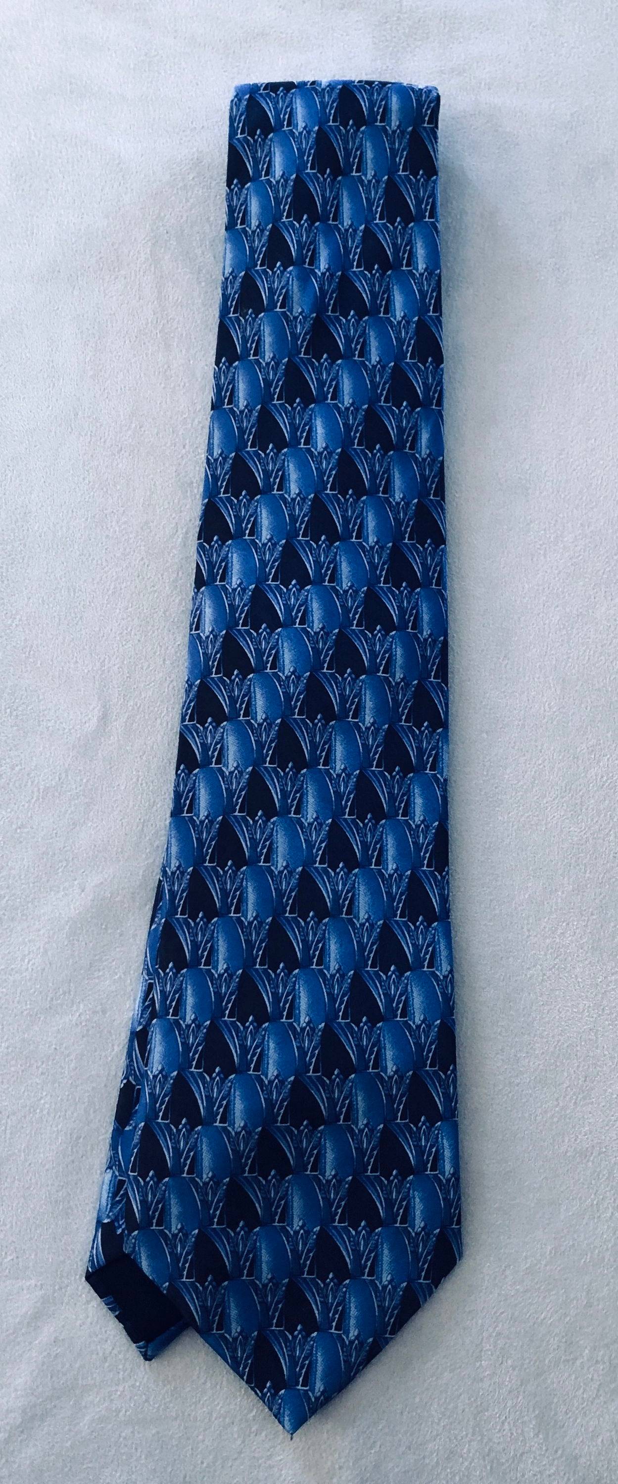 Vends cravate Lanvin 100% soie bleue