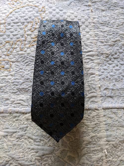 Cravate vintage en soie Grise avec pois noirs et bleus