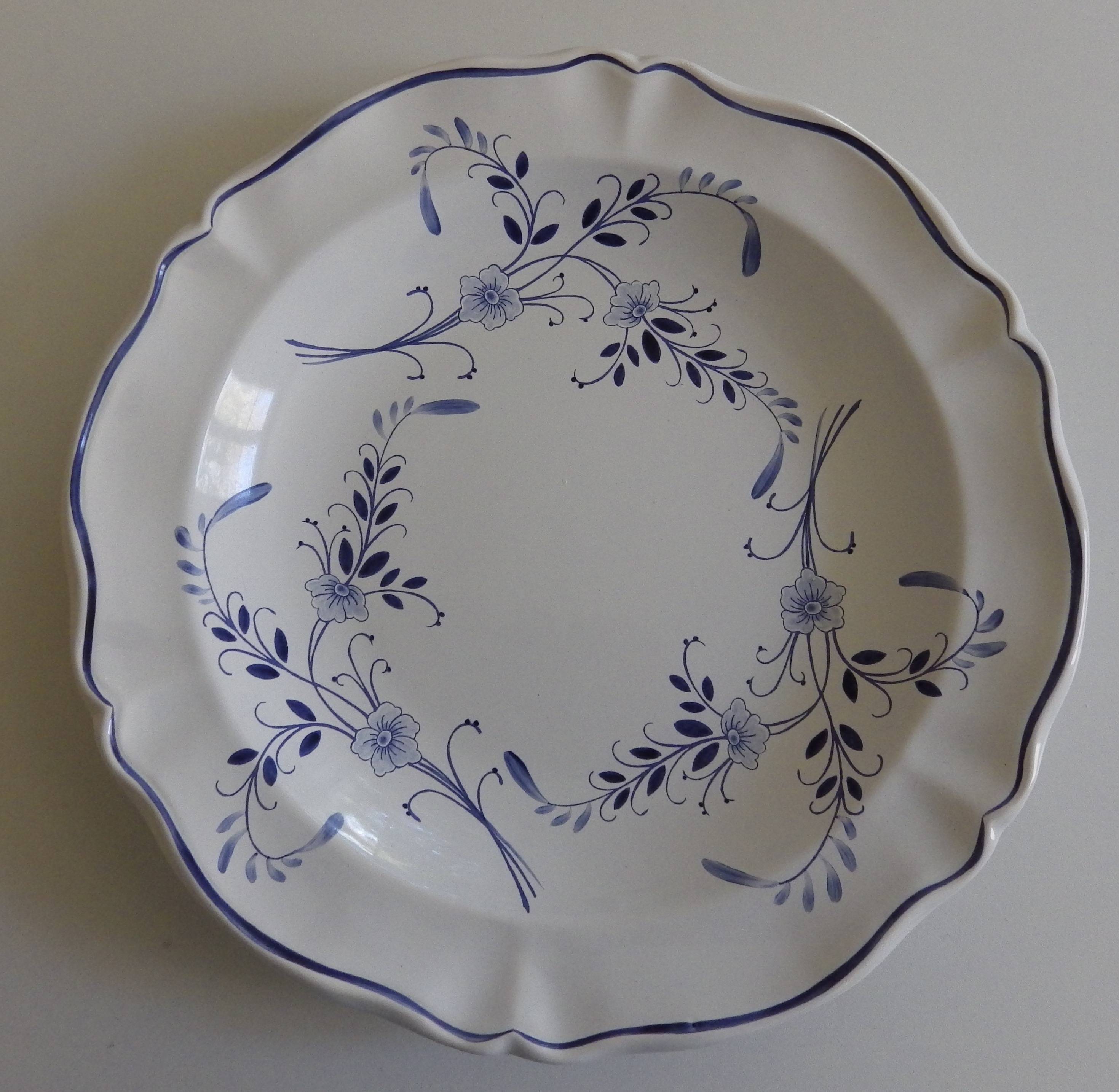 Vends plat rond creux en faïence peint à la main artisanat des monastères de Bethléem