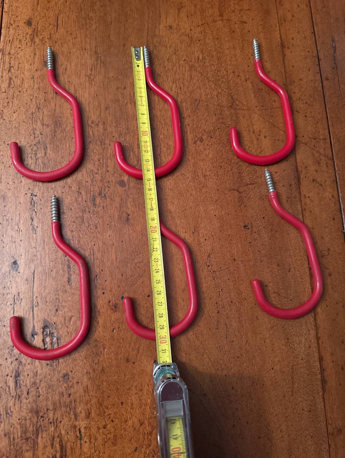 Vends 6 gros crochets muraux pour garage