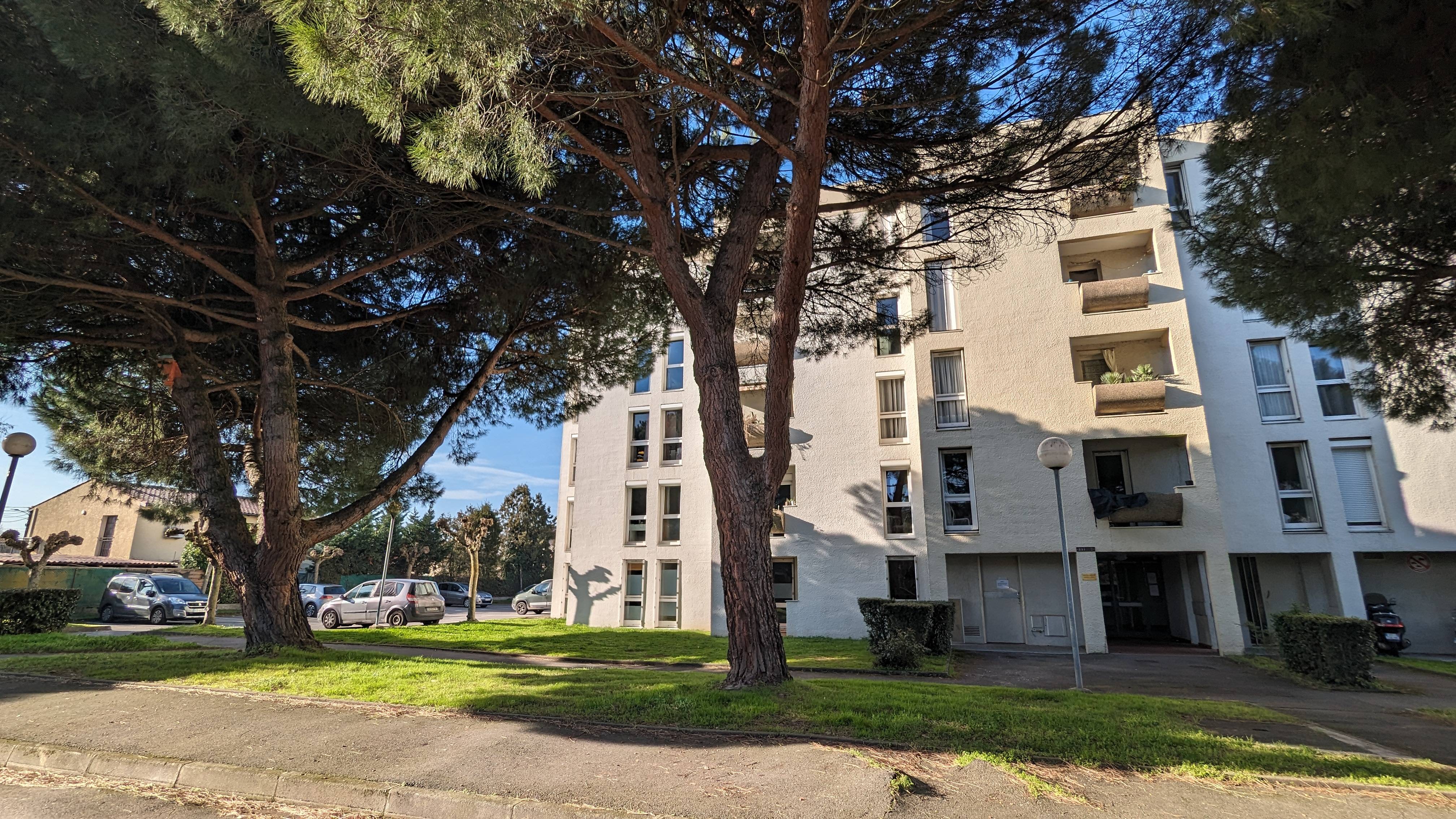 Vends Croix Daurade. A 5 min du futur métro Toulouse Lautrec. Appart 4 pièces, terrasse et 2 parkings - 80m²