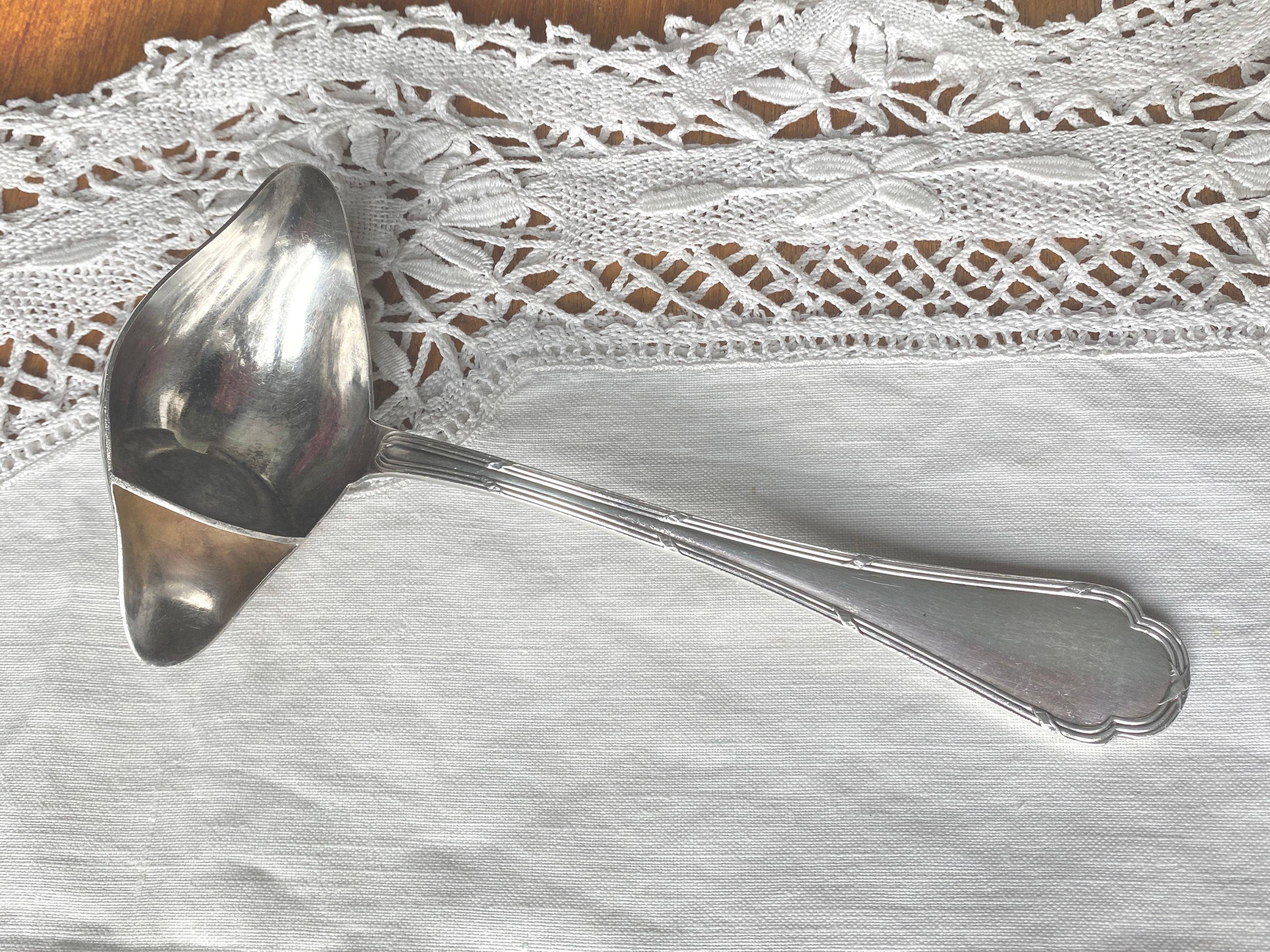 Vends cuillère à sauce gras/maigre en métal argenté Ercuis modèle rubans