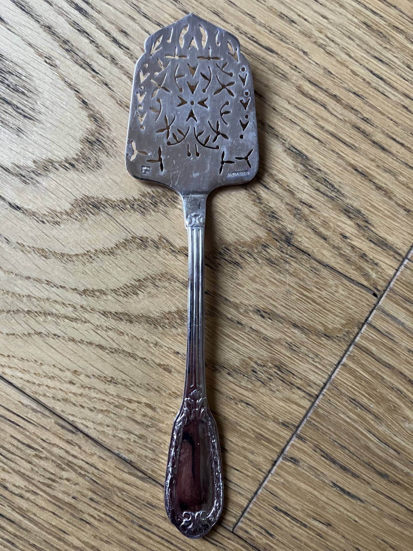 Vends cuillère à sucre réargentée