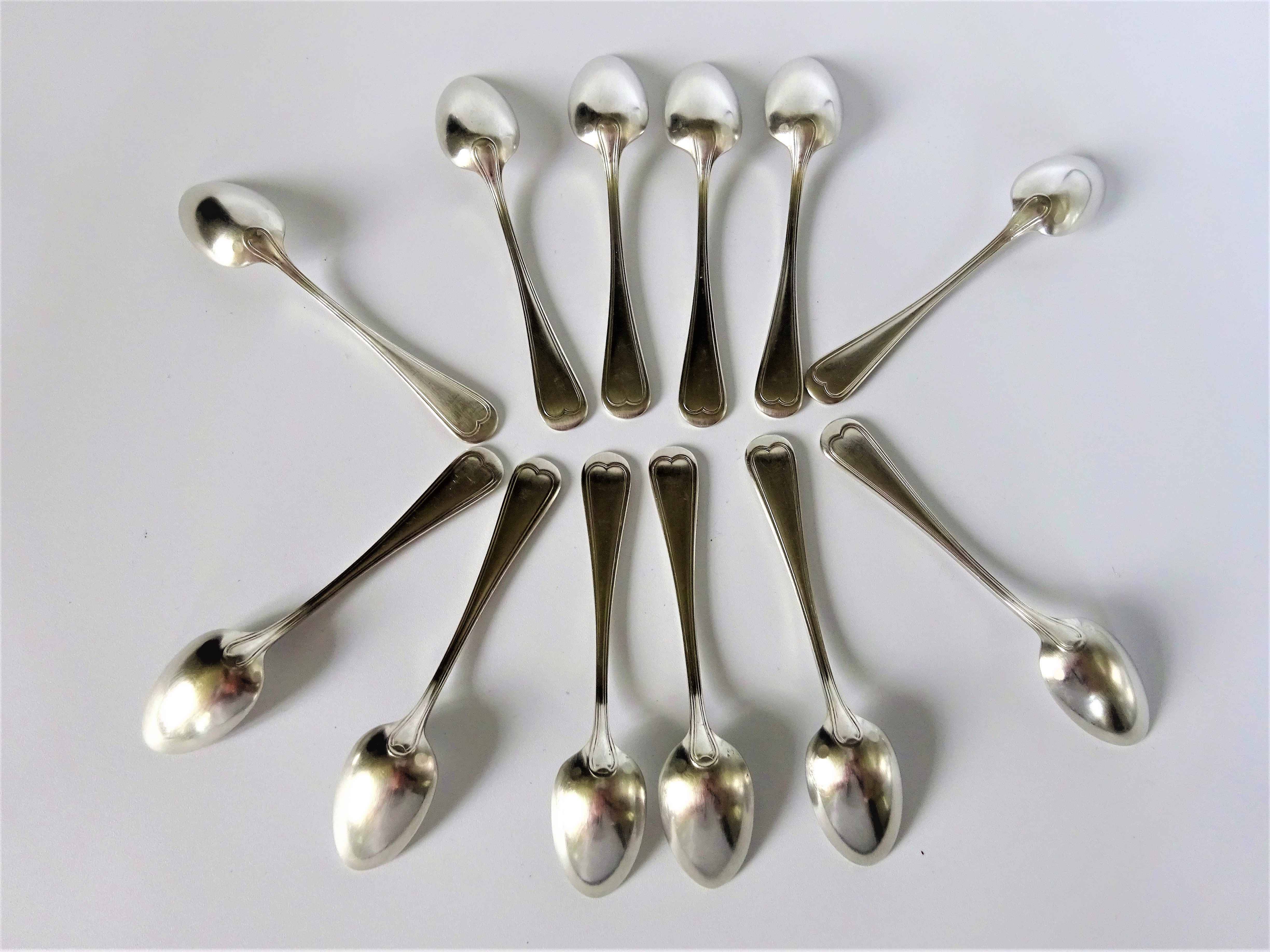12 CUILLERES A MOKA - En métal argenté - Modèle filet ruban