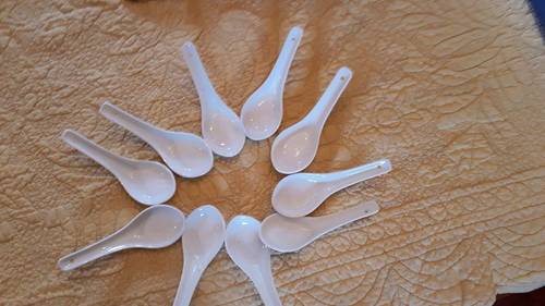 12 cuillers chinoises porcelaine blanche