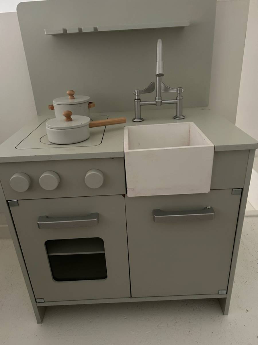 Cuisinière en bois et divers accessoires