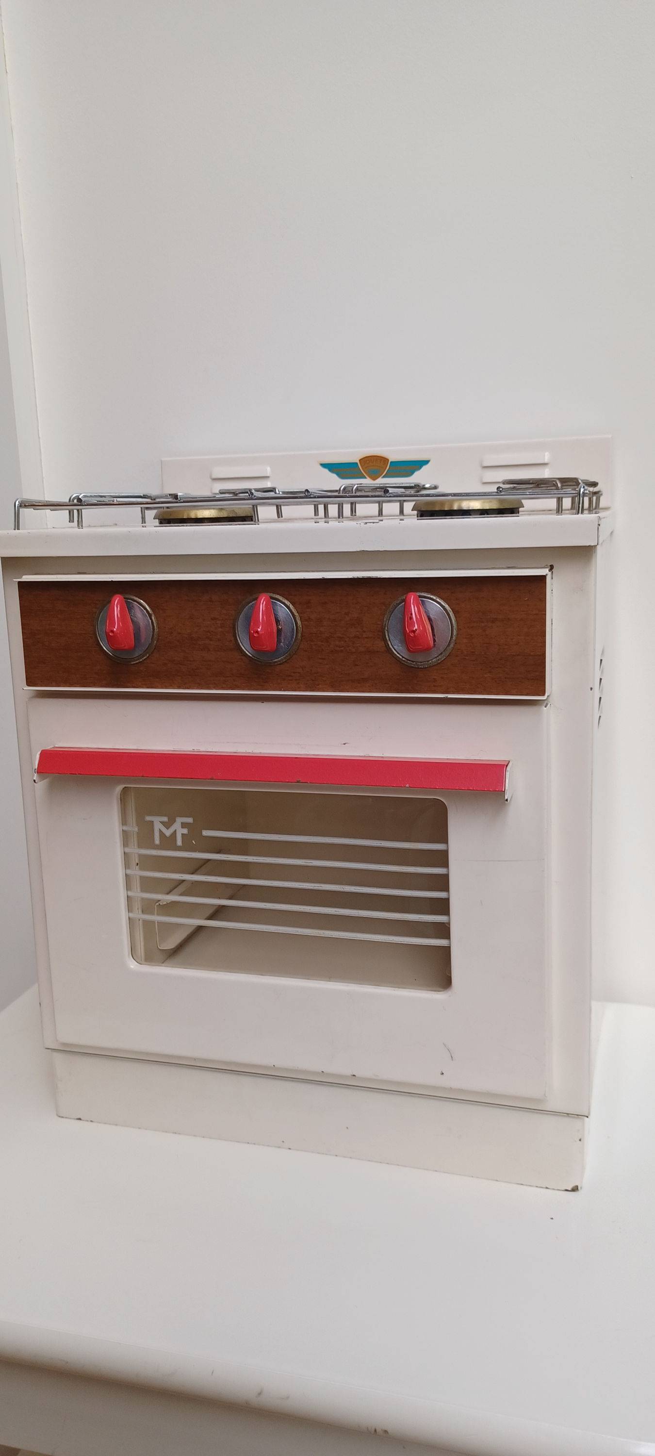 Cuisinière jouet en tôle émaillée, très bon état