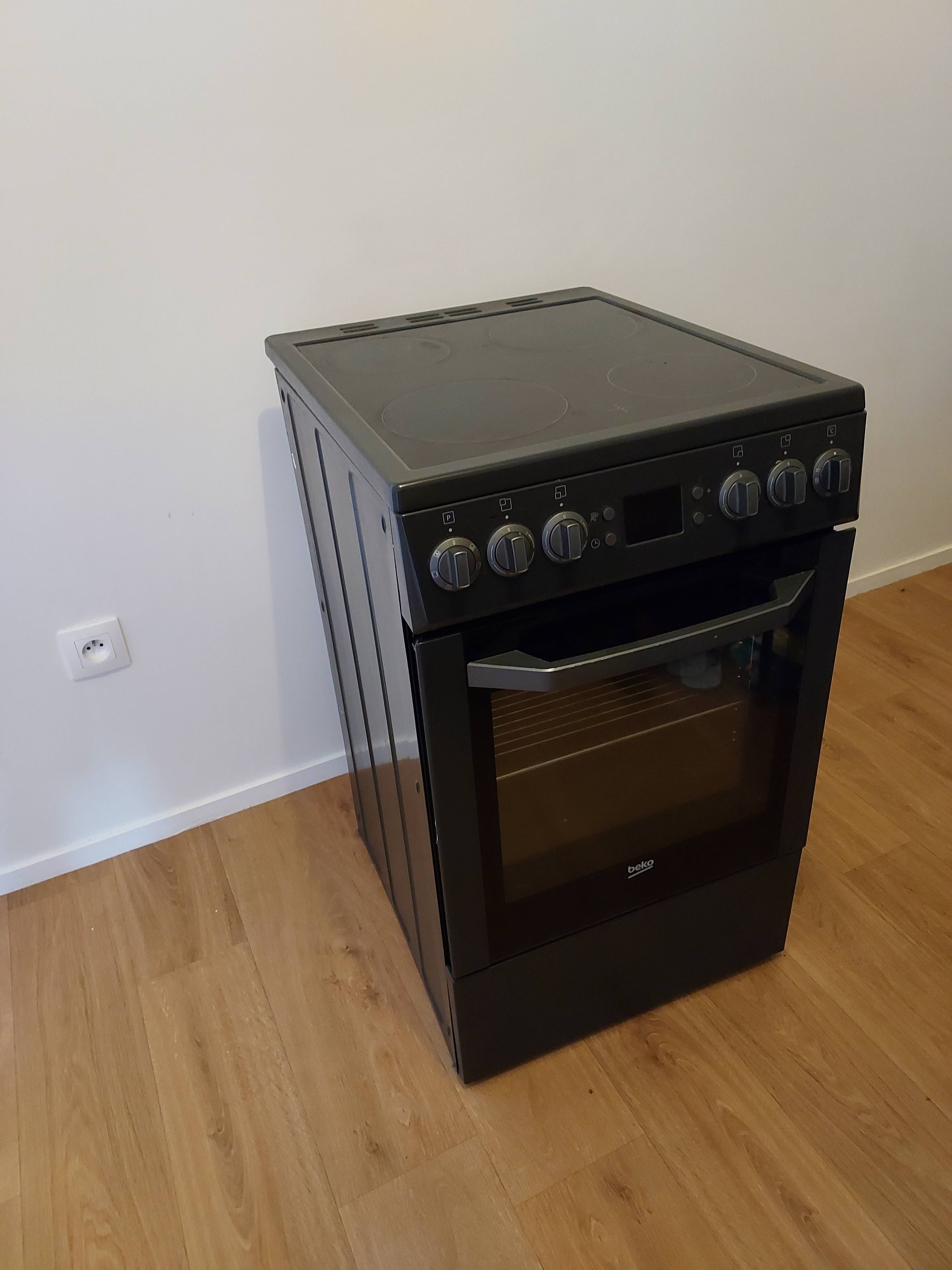 Vends Cuisinière vitroceramique on Gens de Confiance