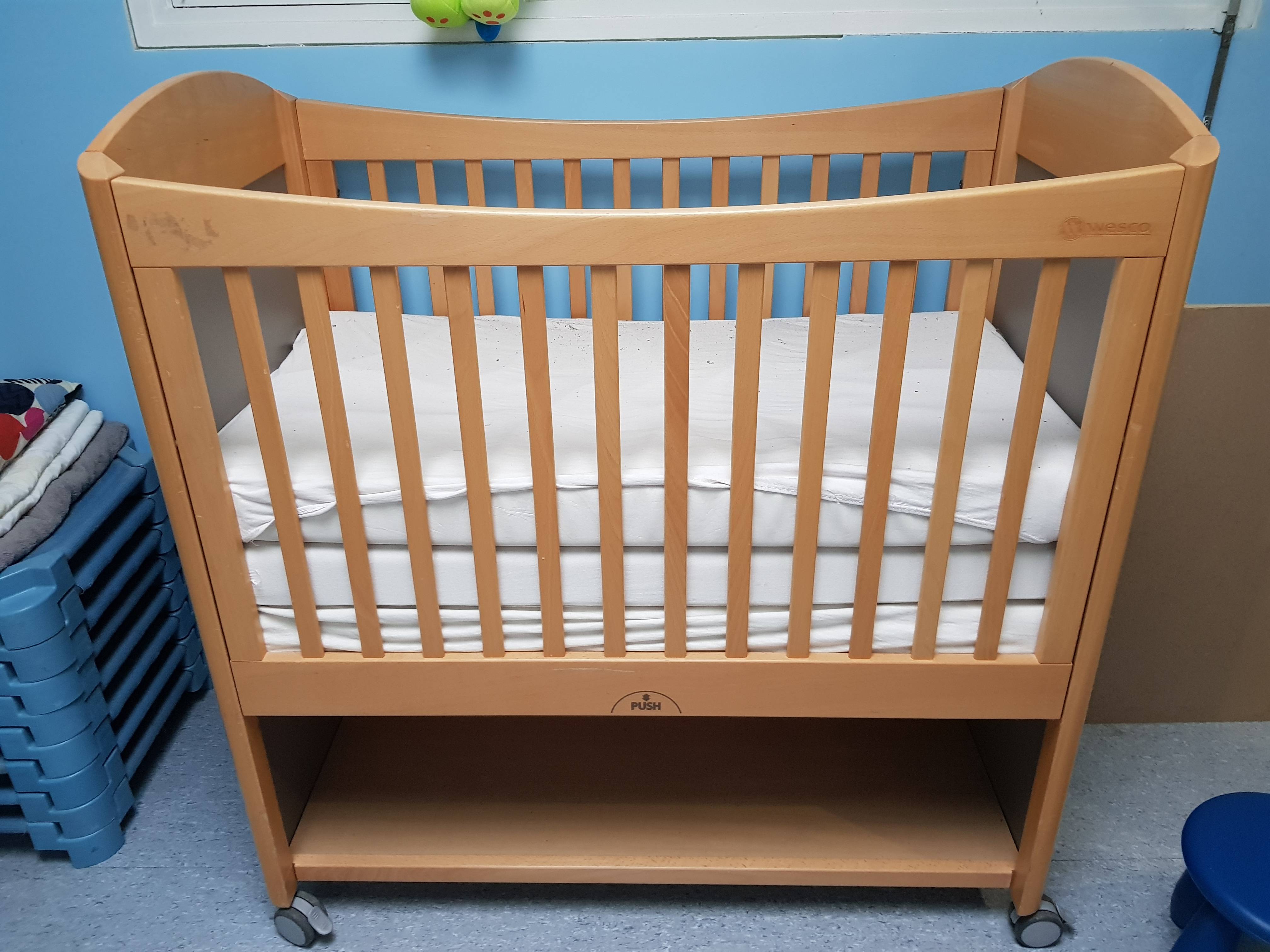 Lit bébé surélevé WESCO